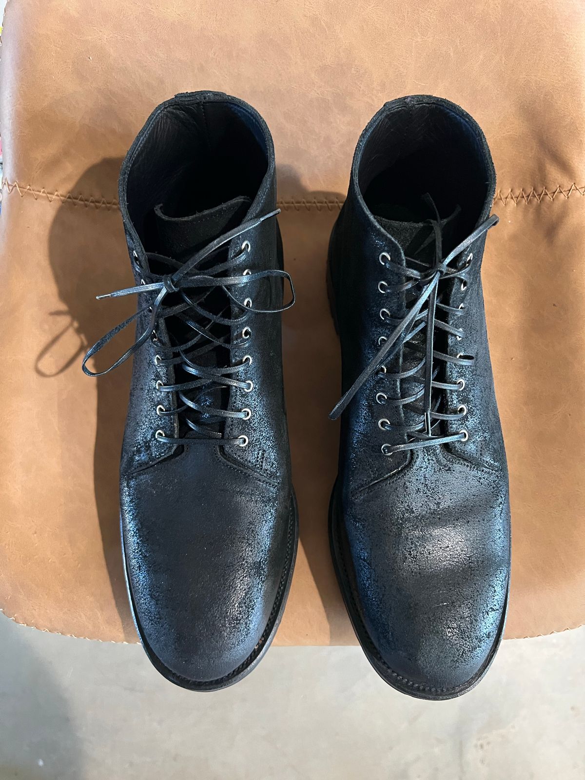 Photo by rollothethird on November 1, 2022 of the Viberg Service Boot in Camel Black Waxed Roughout.