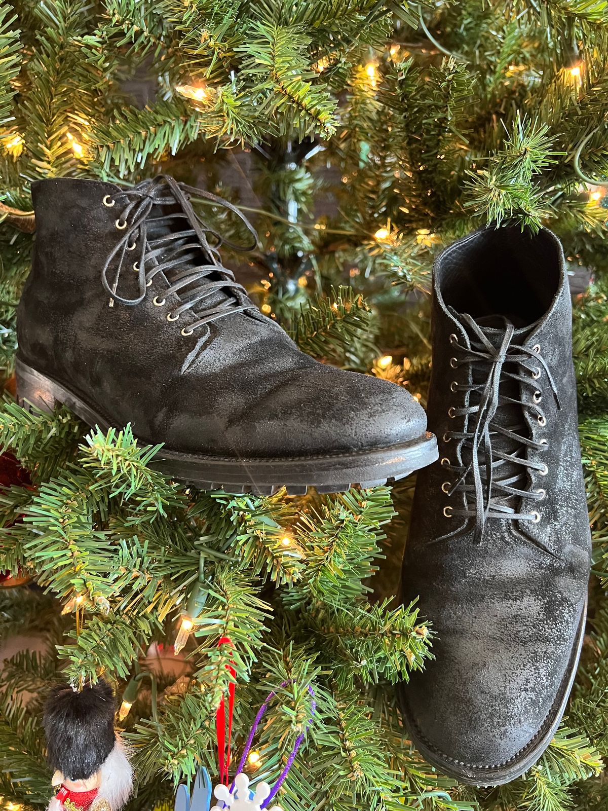 Photo by rollothethird on December 4, 2022 of the Viberg Service Boot in Camel Black Waxed Roughout.