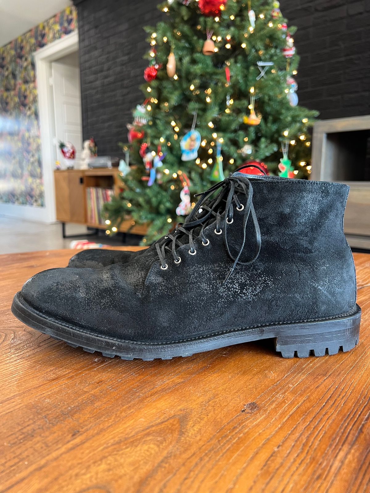 Photo by rollothethird on December 4, 2022 of the Viberg Service Boot in Camel Black Waxed Roughout.