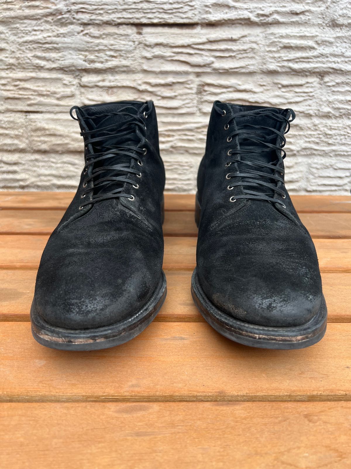 Photo by rollothethird on February 5, 2023 of the Viberg Service Boot in Camel Black Waxed Roughout.