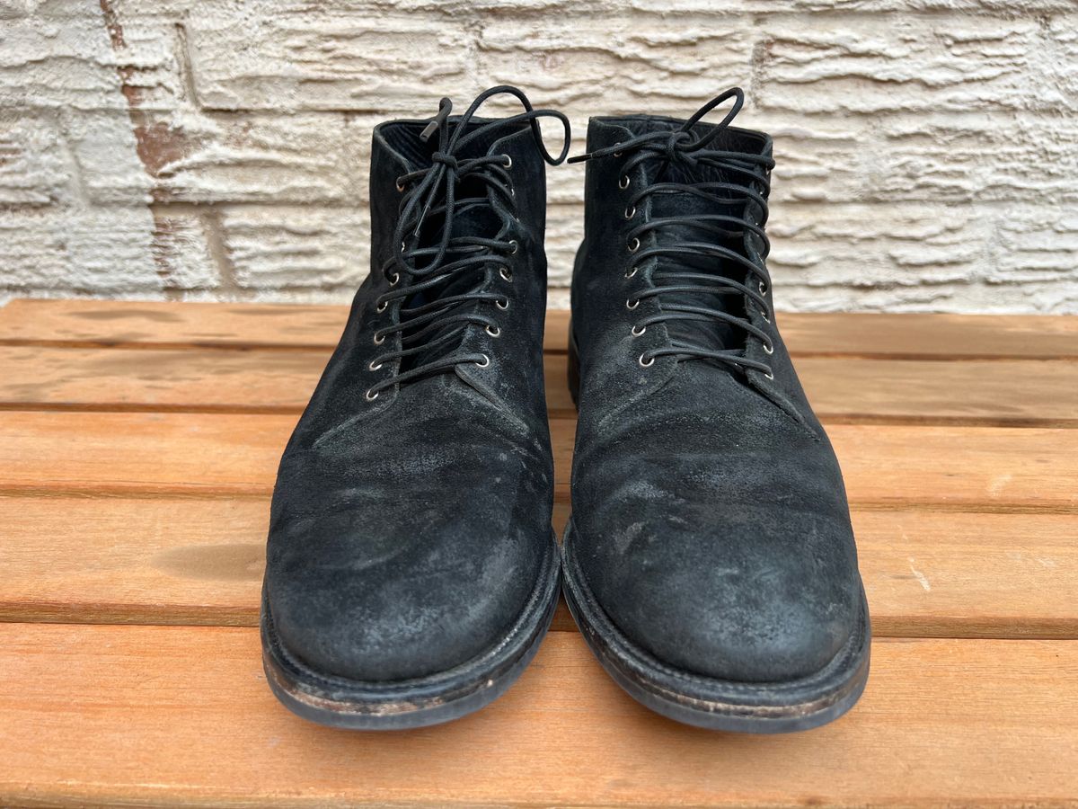 Photo by rollothethird on April 6, 2023 of the Viberg Service Boot in Camel Black Waxed Roughout.