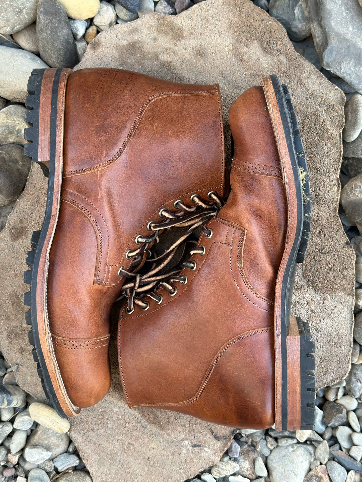 Photo by tailoredgoat on November 5, 2022 of the Viberg Service Boot BCT in C.F. Stead Whisky Regency Calf.