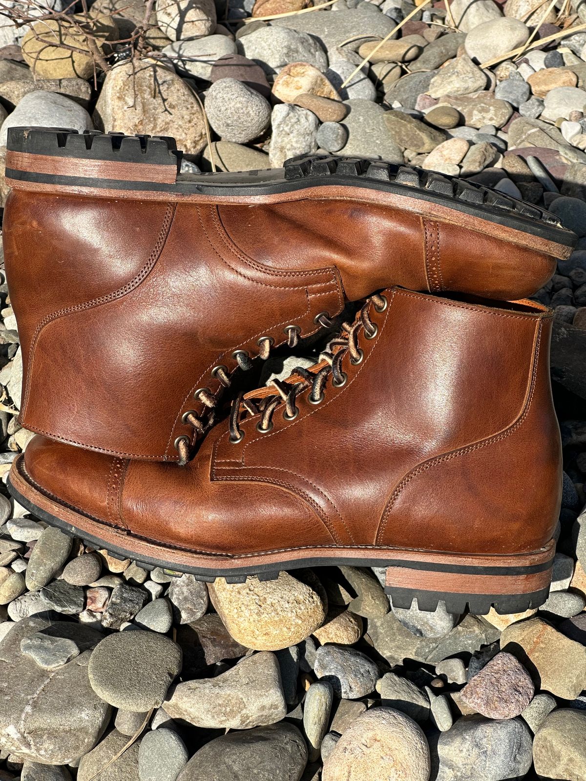 Photo by tailoredgoat on March 5, 2023 of the Viberg Service Boot BCT in C.F. Stead Whisky Regency Calf.