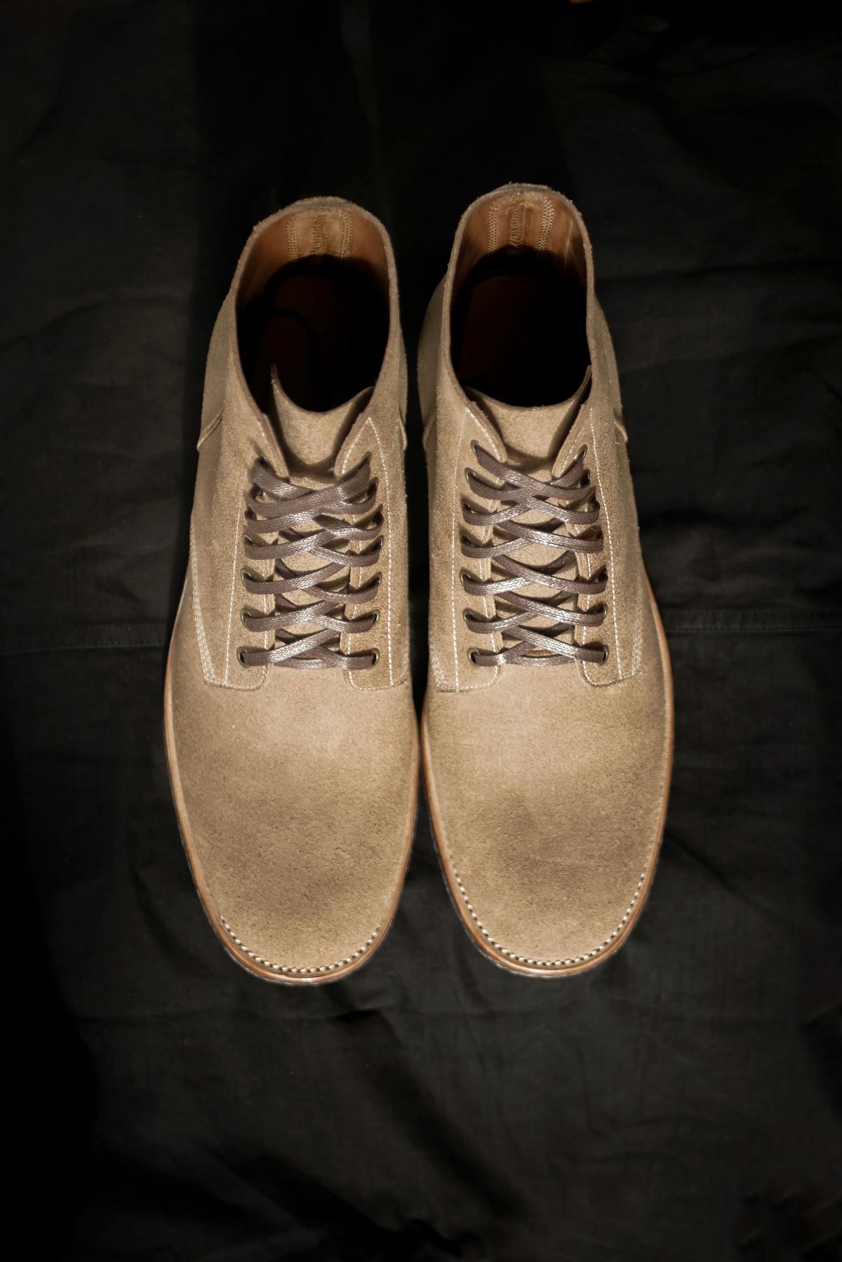 Photo by guilianoguche on November 3, 2022 of the Briselblack The Hawk in Horween Natural Chromexcel Roughout.
