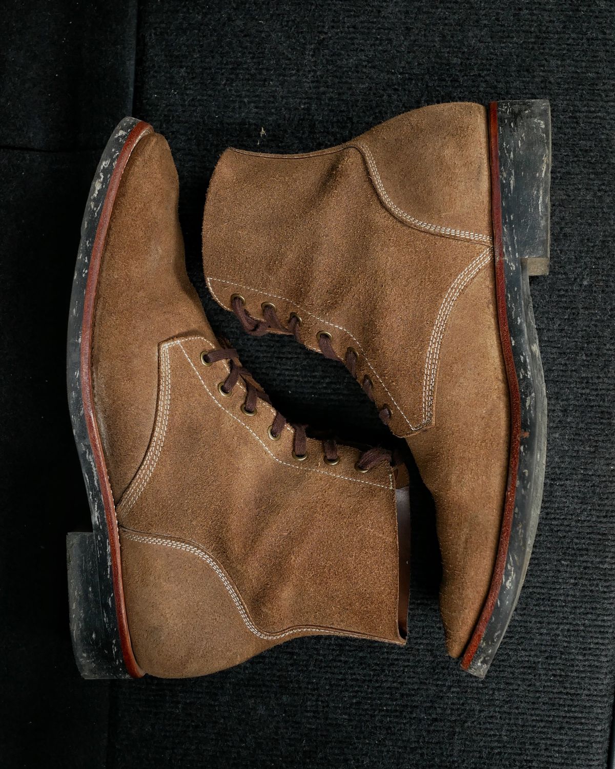 Photo by guilianoguche on December 5, 2022 of the Briselblack The Hawk in Horween Natural Chromexcel Roughout.
