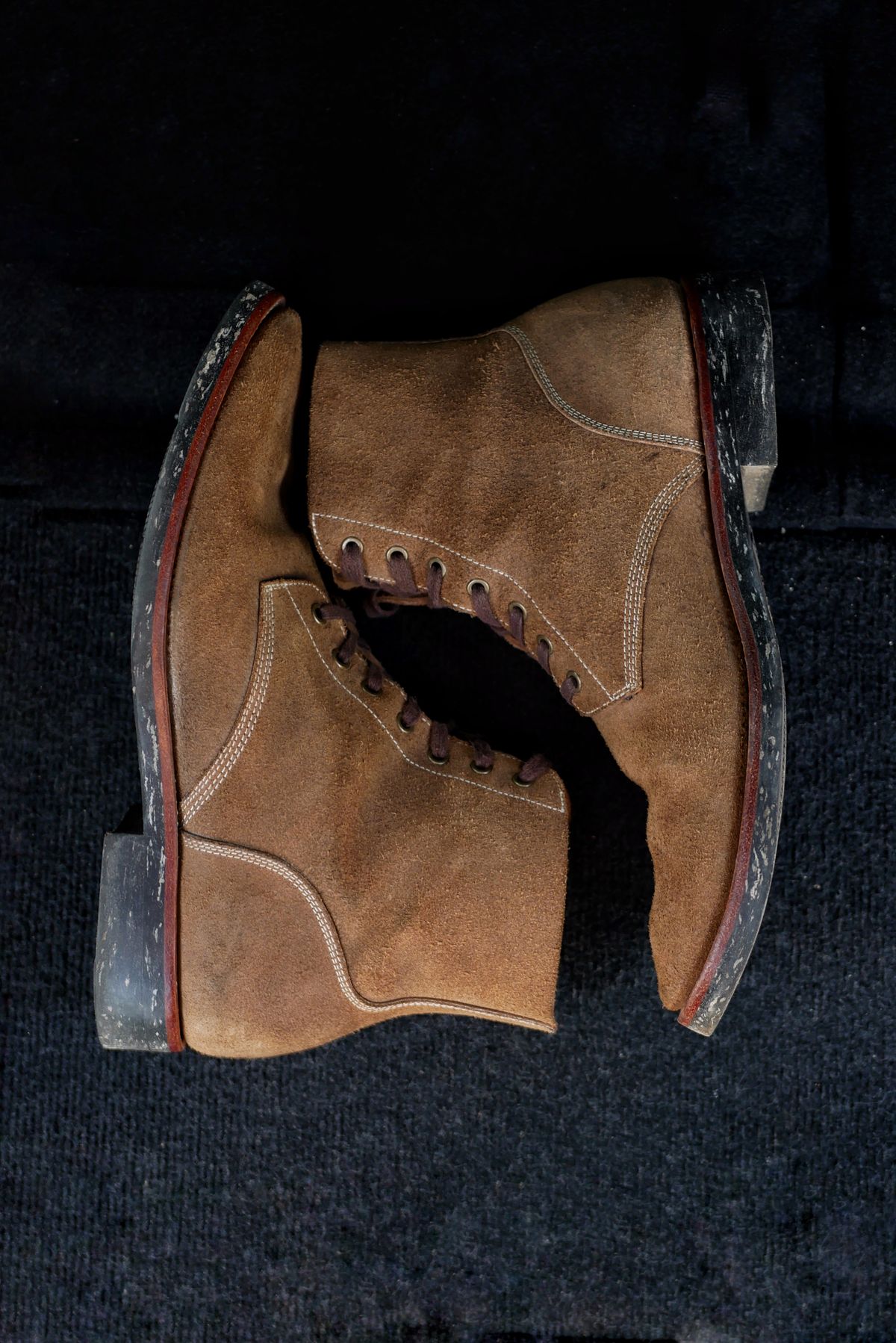 Photo by guilianoguche on January 5, 2023 of the Briselblack The Hawk in Horween Natural Chromexcel Roughout.
