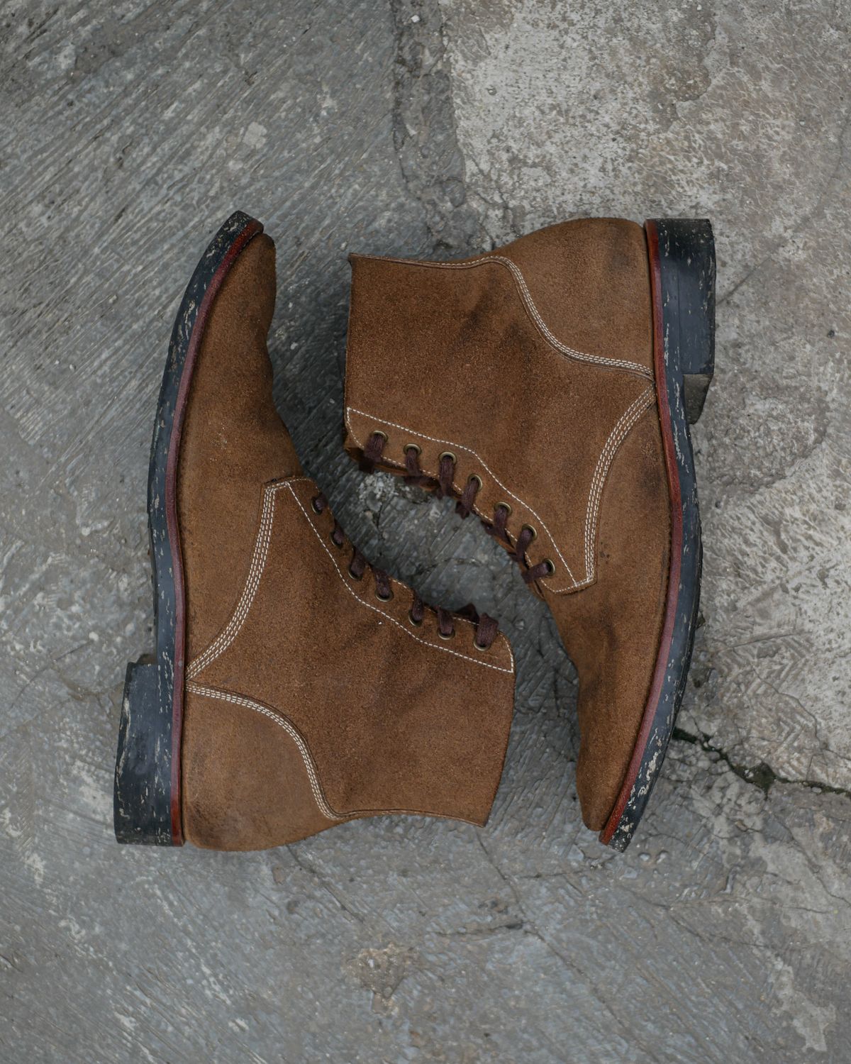 Photo by guilianoguche on February 3, 2023 of the Briselblack The Hawk in Horween Natural Chromexcel Roughout.