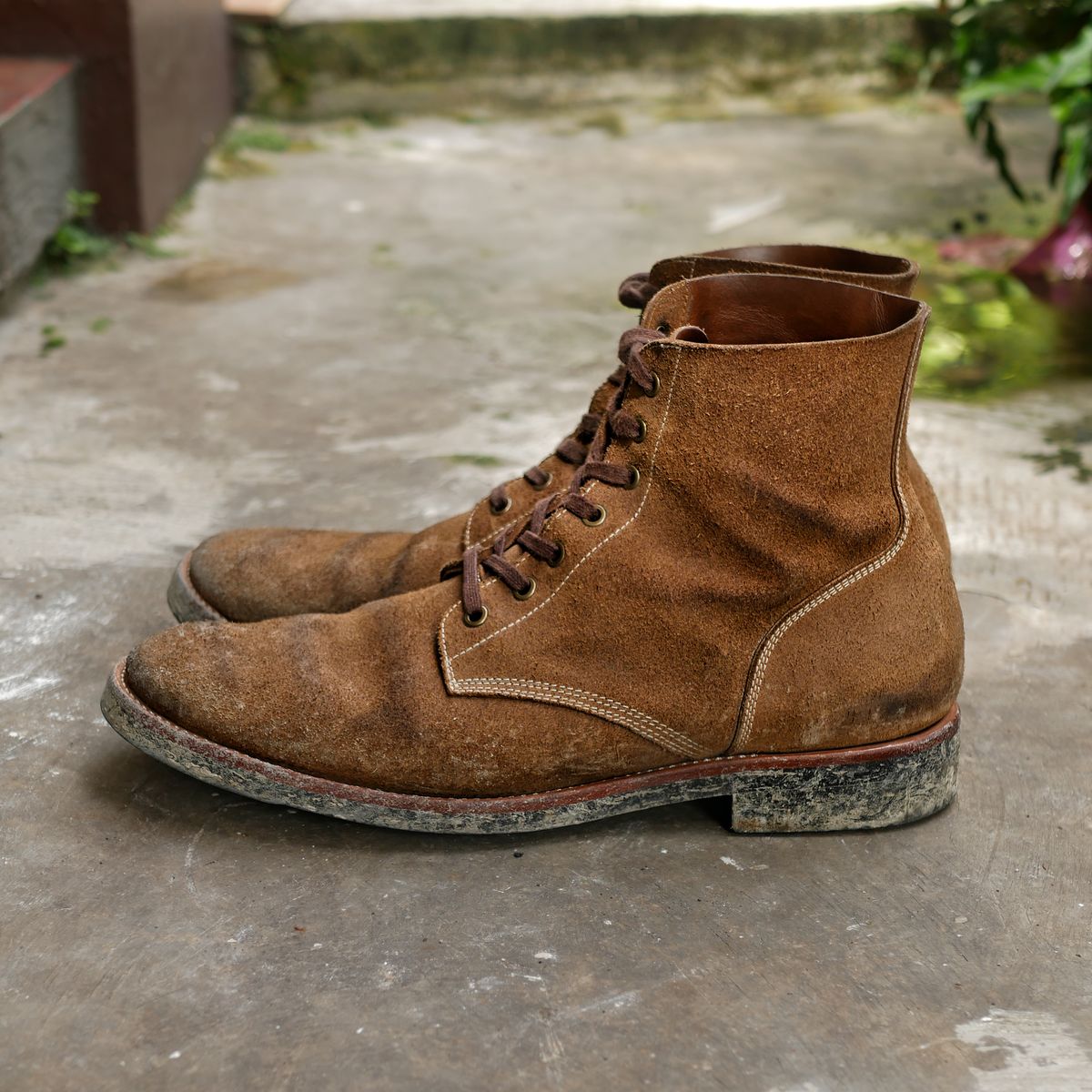Photo by guilianoguche on March 6, 2023 of the Briselblack The Hawk in Horween Natural Chromexcel Roughout.
