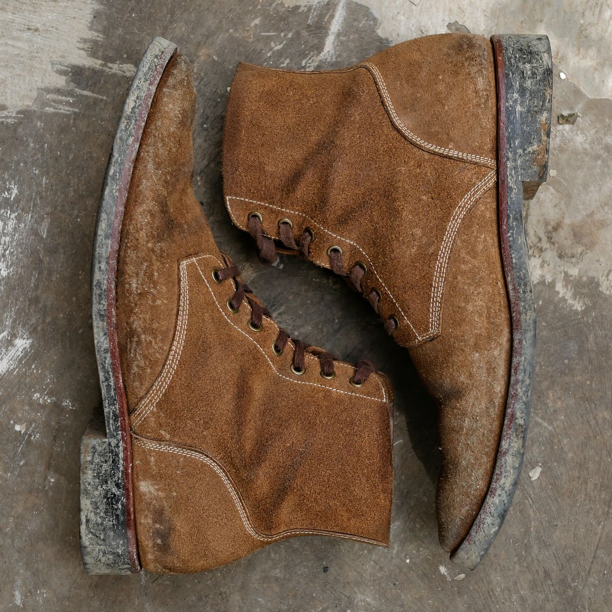 Photo by guilianoguche on March 6, 2023 of the Briselblack The Hawk in Horween Natural Chromexcel Roughout.
