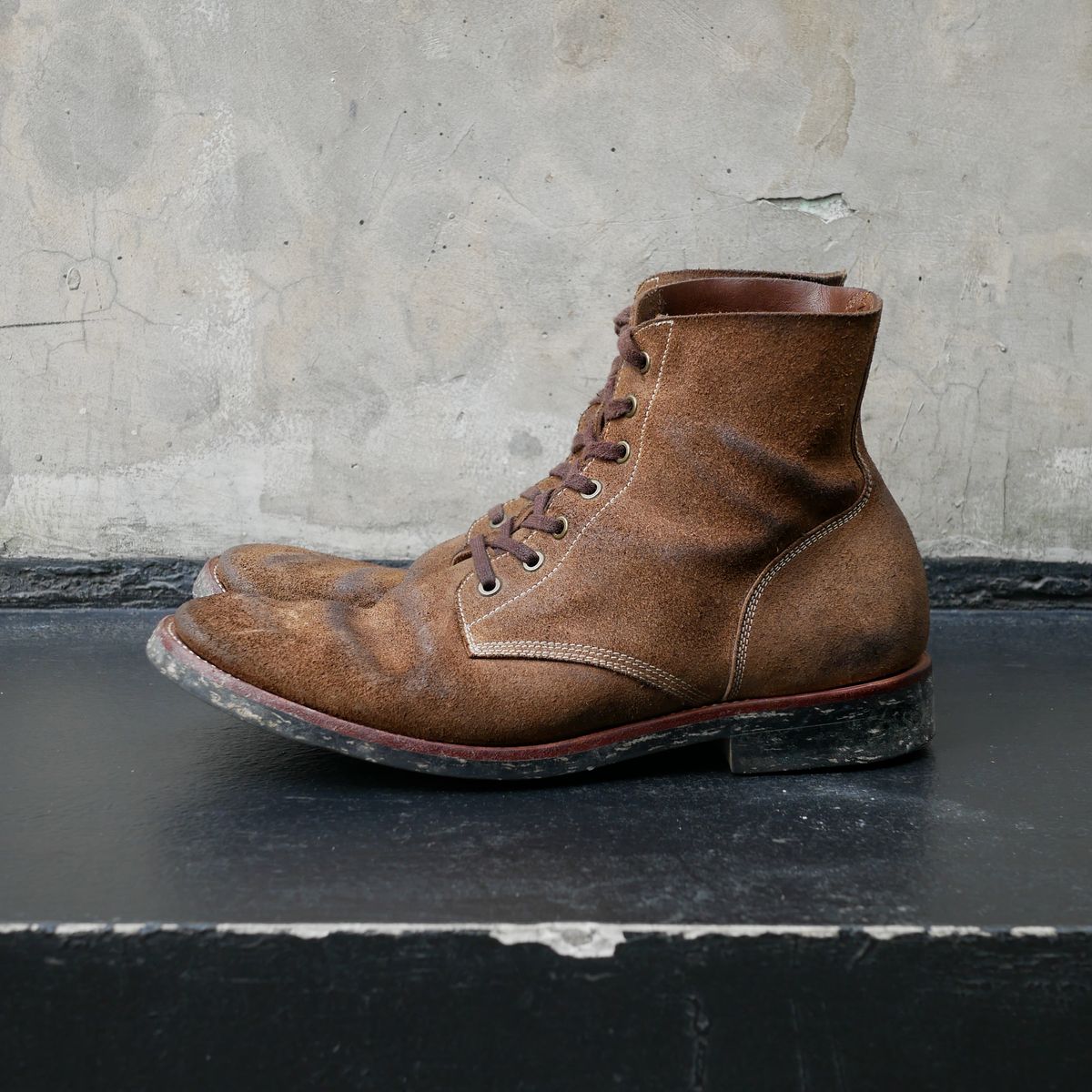 Photo by guilianoguche on April 5, 2023 of the Briselblack The Hawk in Horween Natural Chromexcel Roughout.