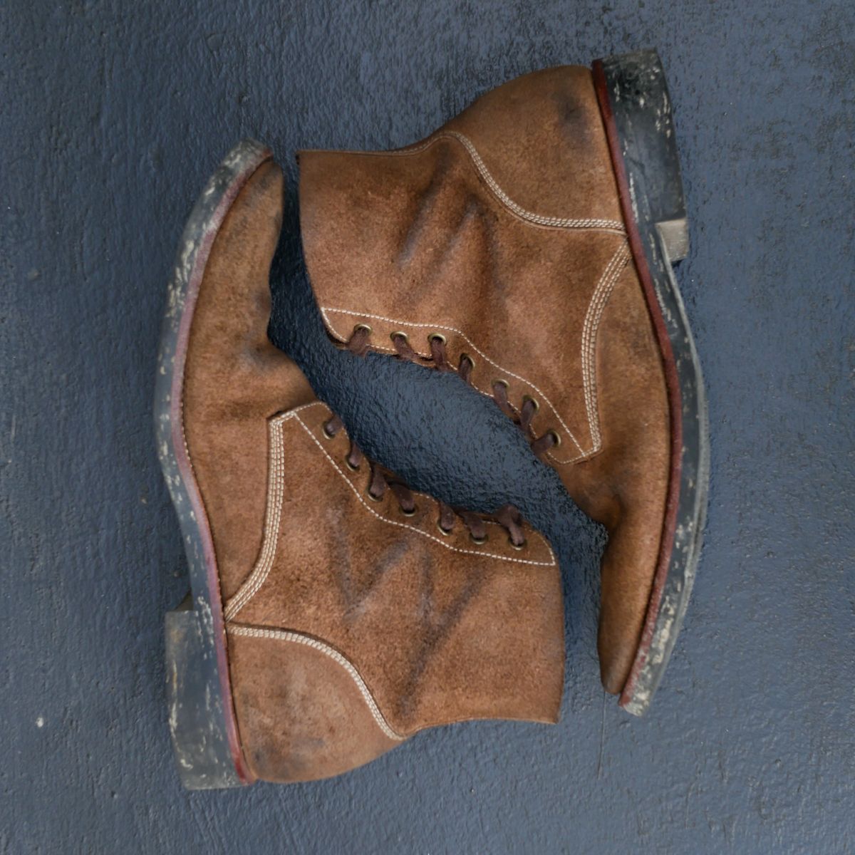 Photo by guilianoguche on April 5, 2023 of the Briselblack The Hawk in Horween Natural Chromexcel Roughout.