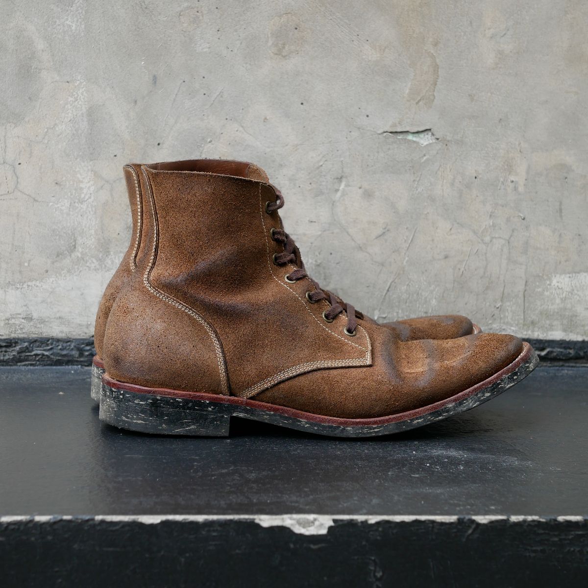 Photo by guilianoguche on April 5, 2023 of the Briselblack The Hawk in Horween Natural Chromexcel Roughout.