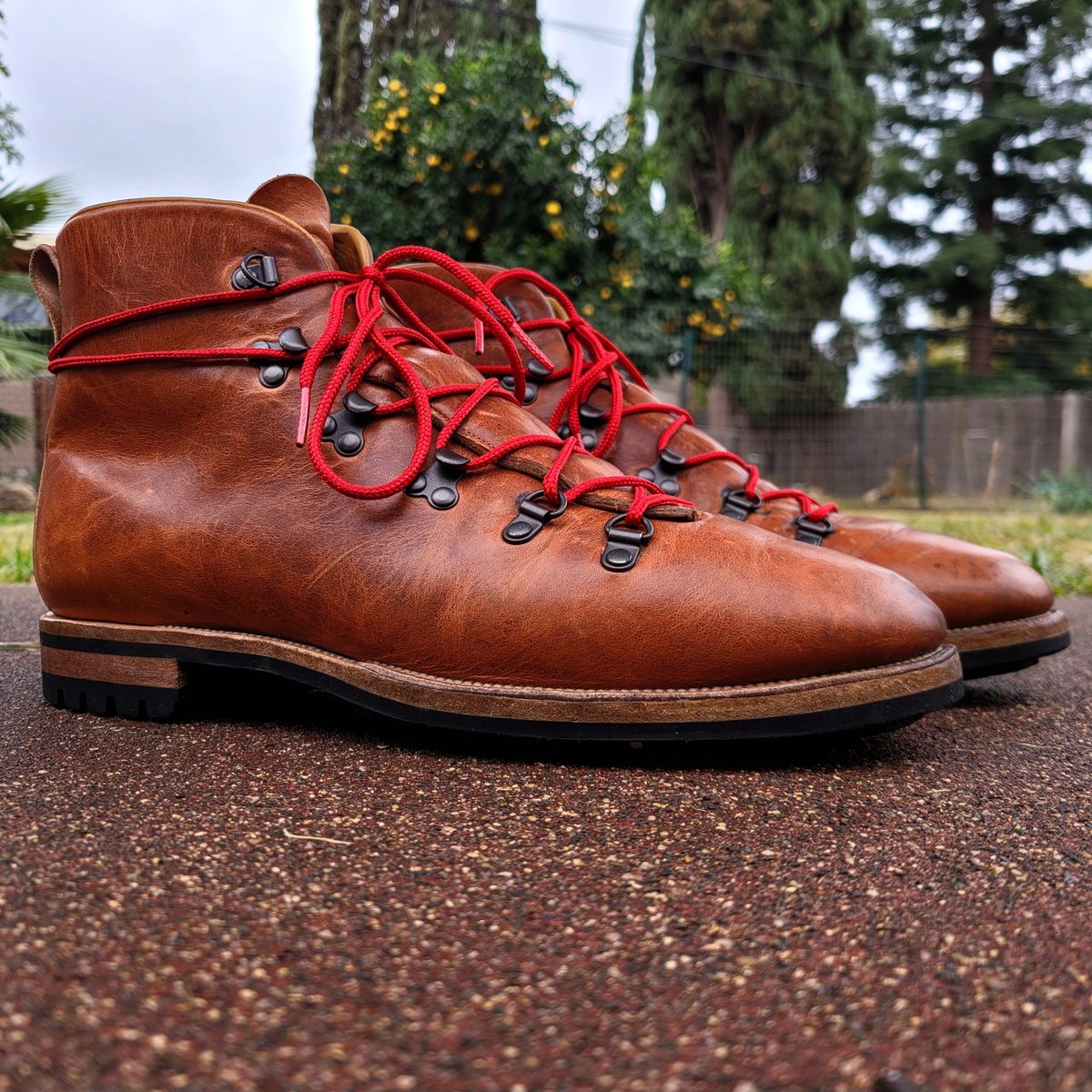 Photo by Das_Bones on December 2, 2023 of the Viberg Hiker in Horween Natural Dublin.