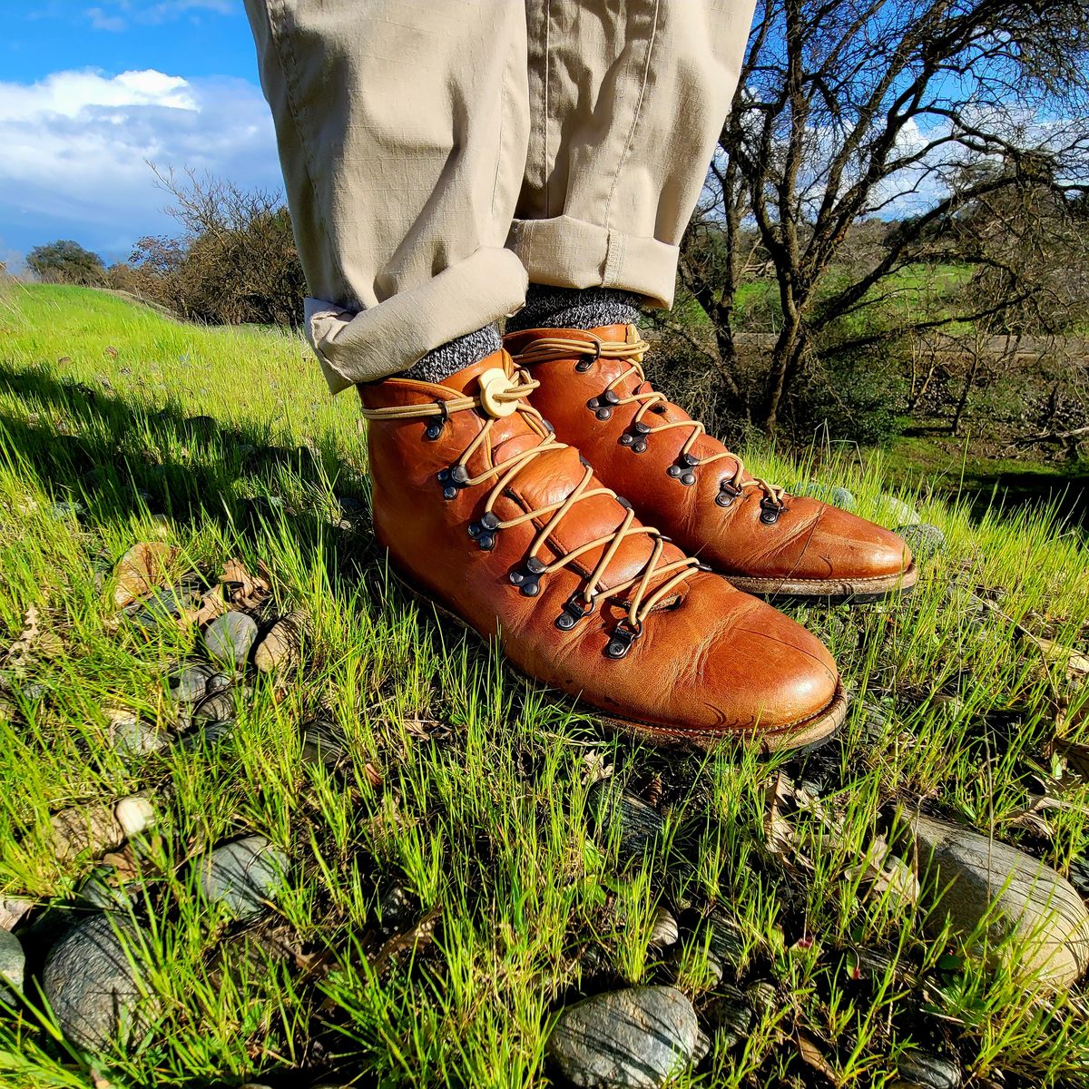 Photo by Das_Bones on February 3, 2024 of the Viberg Hiker in Horween Natural Dublin.