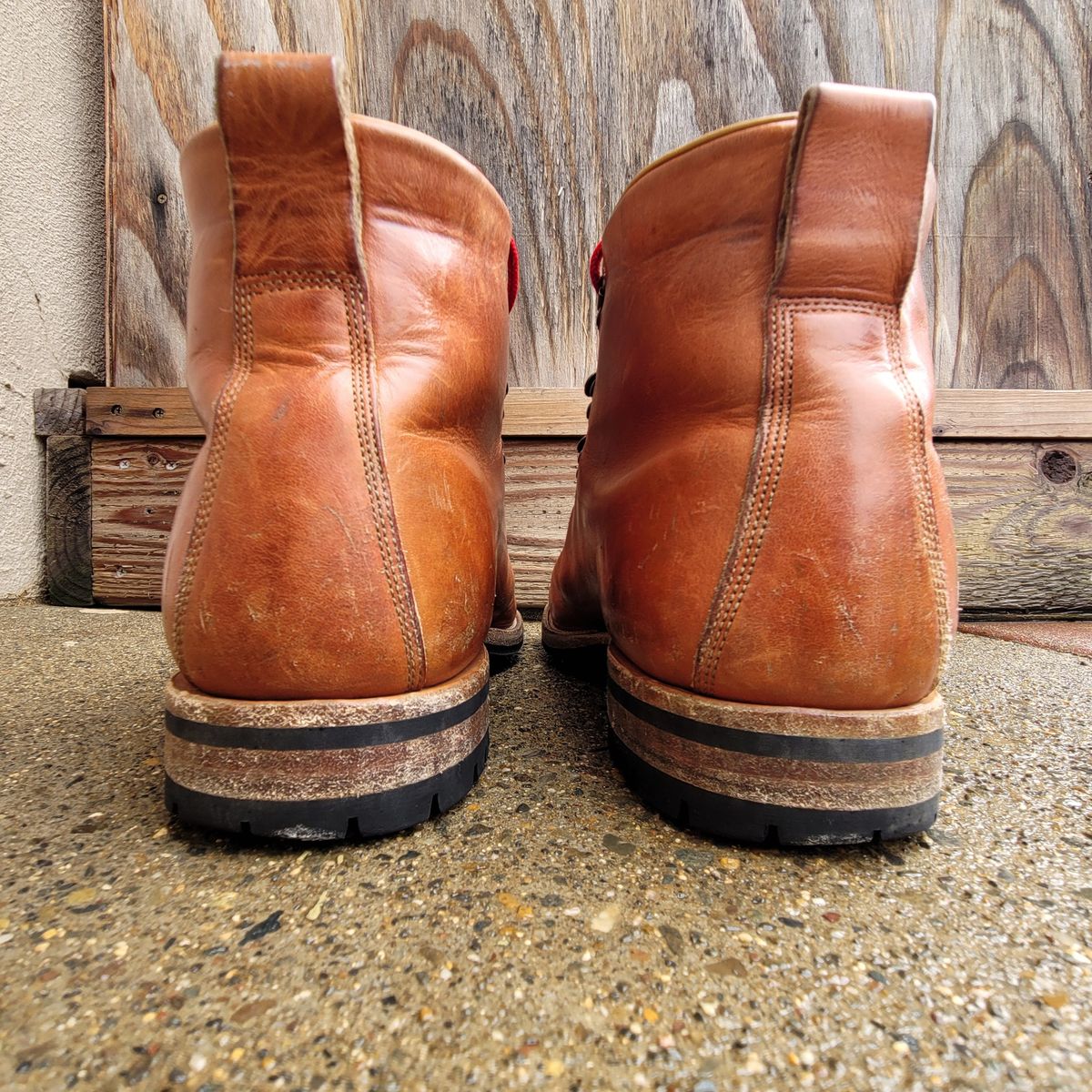 Photo by Das_Bones on February 3, 2024 of the Viberg Hiker in Horween Natural Dublin.