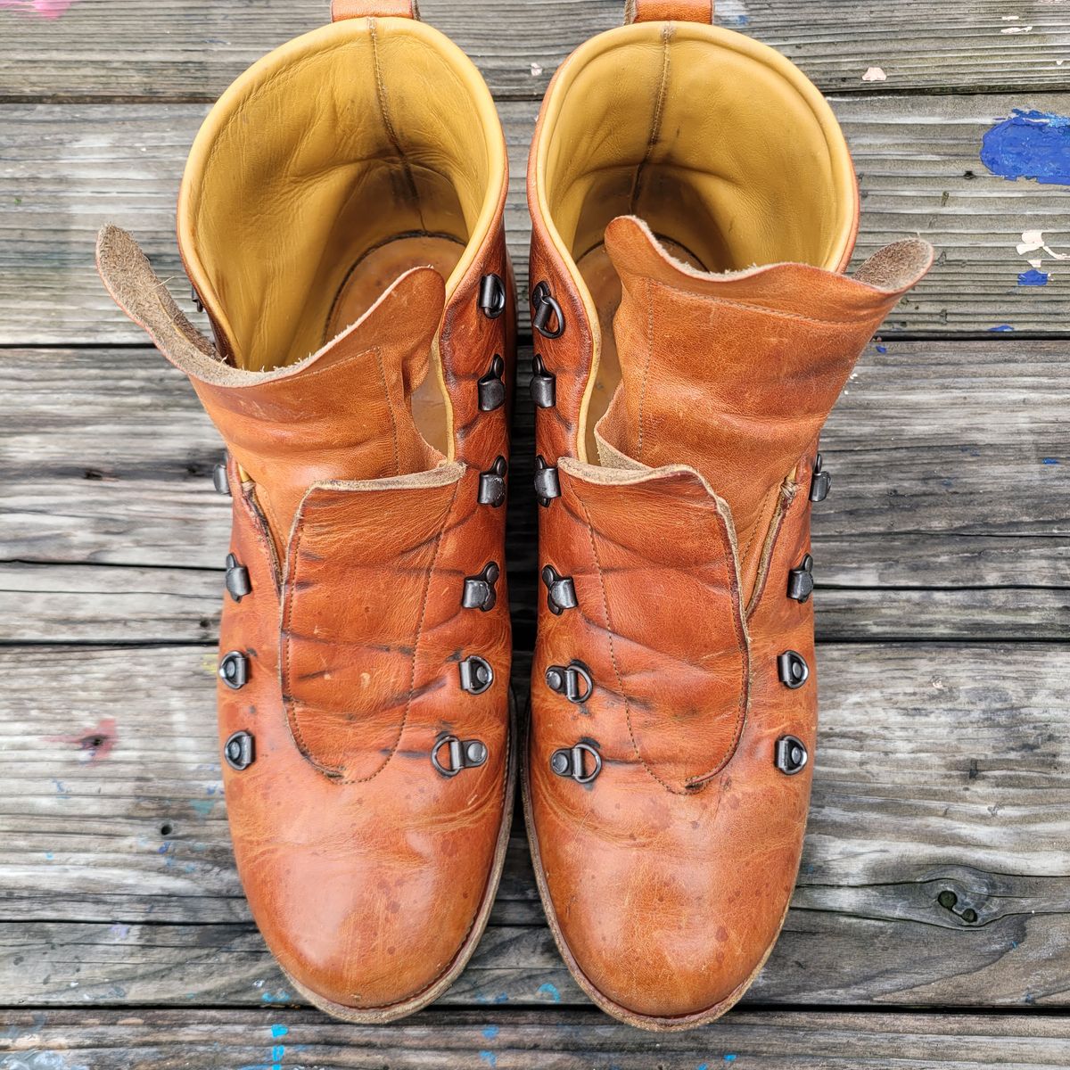 Photo by Das_Bones on February 3, 2024 of the Viberg Hiker in Horween Natural Dublin.