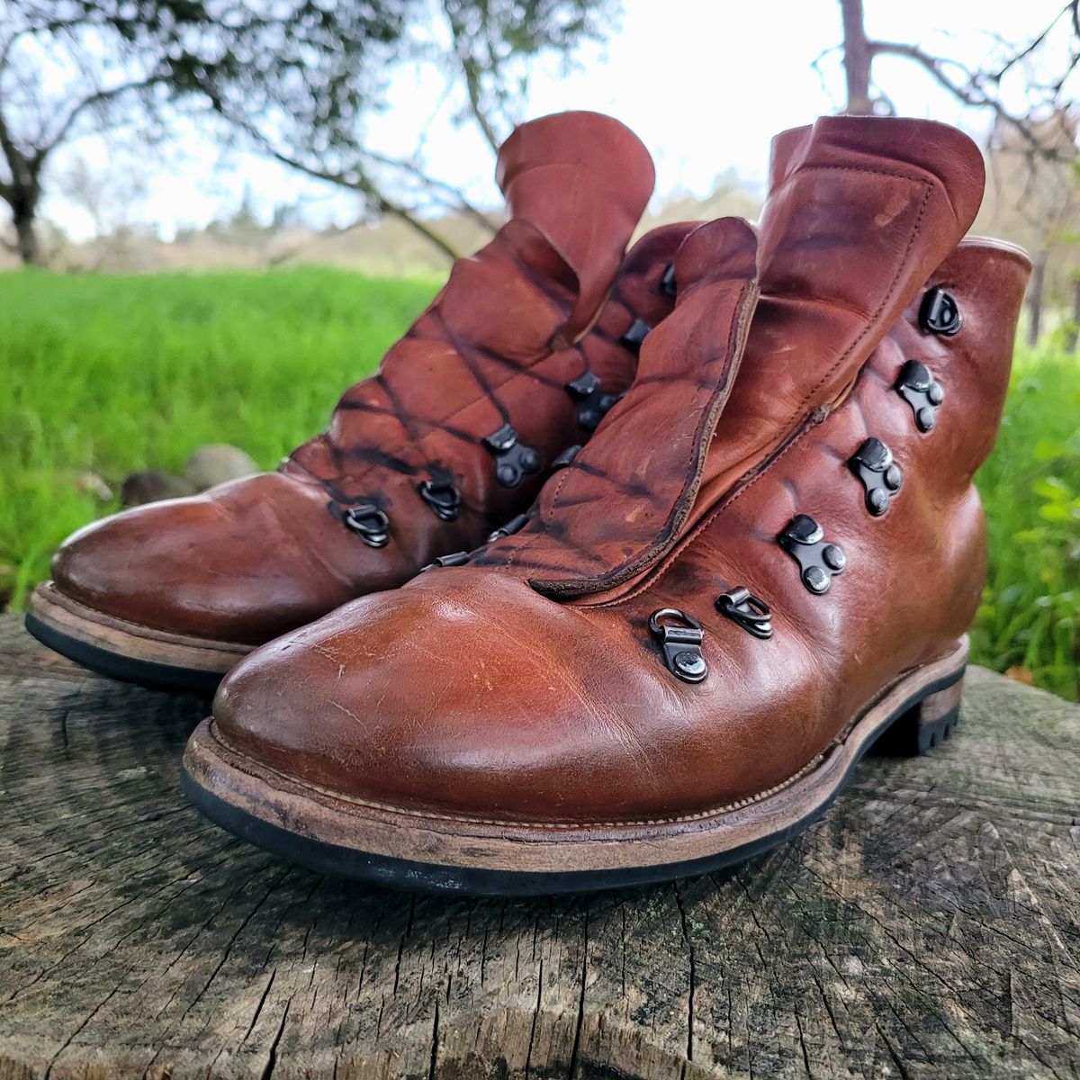 Photo by Das_Bones on March 1, 2024 of the Viberg Hiker in Horween Natural Dublin.