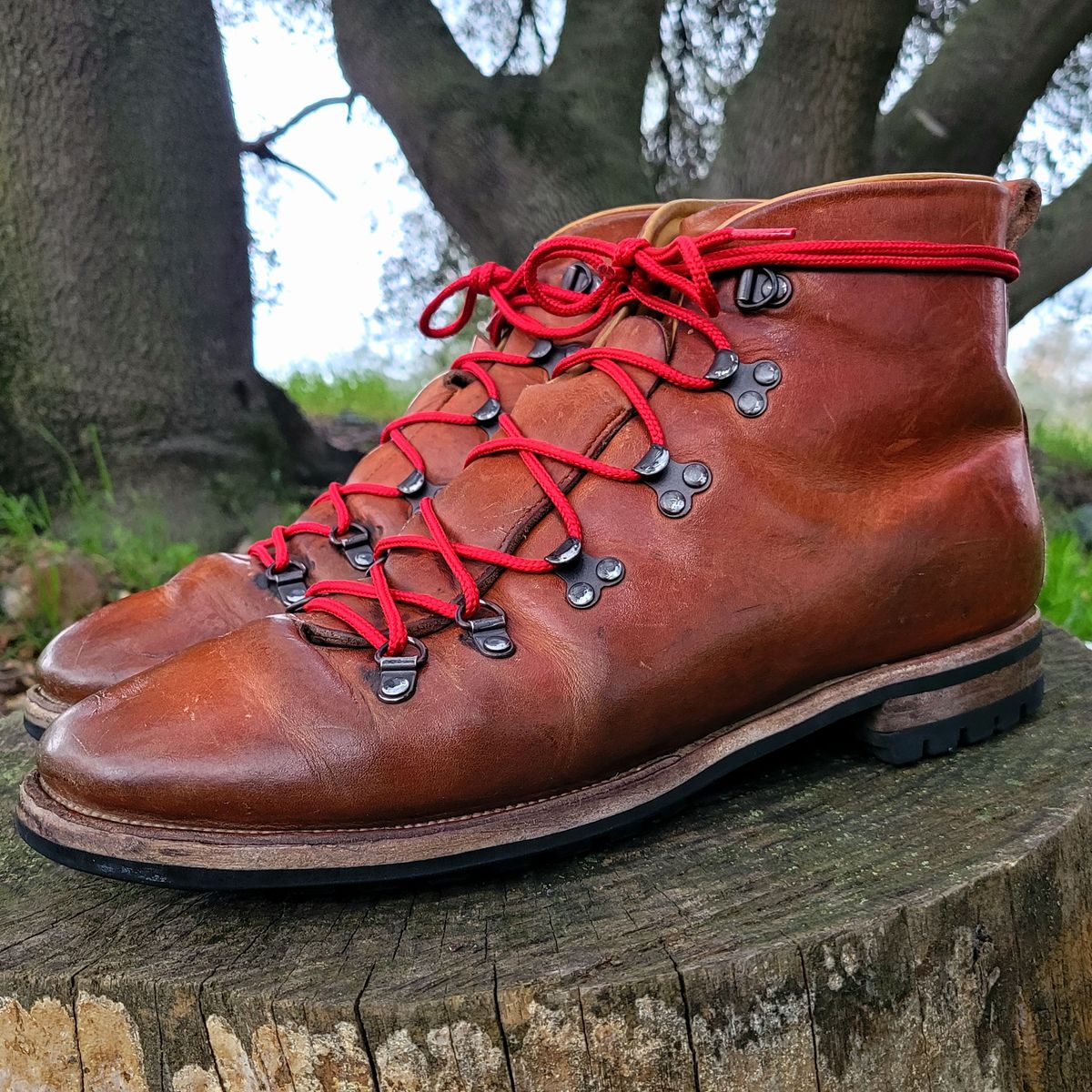 Photo by Das_Bones on March 1, 2024 of the Viberg Hiker in Horween Natural Dublin.