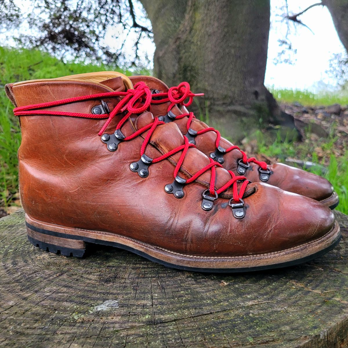 Photo by Das_Bones on March 1, 2024 of the Viberg Hiker in Horween Natural Dublin.