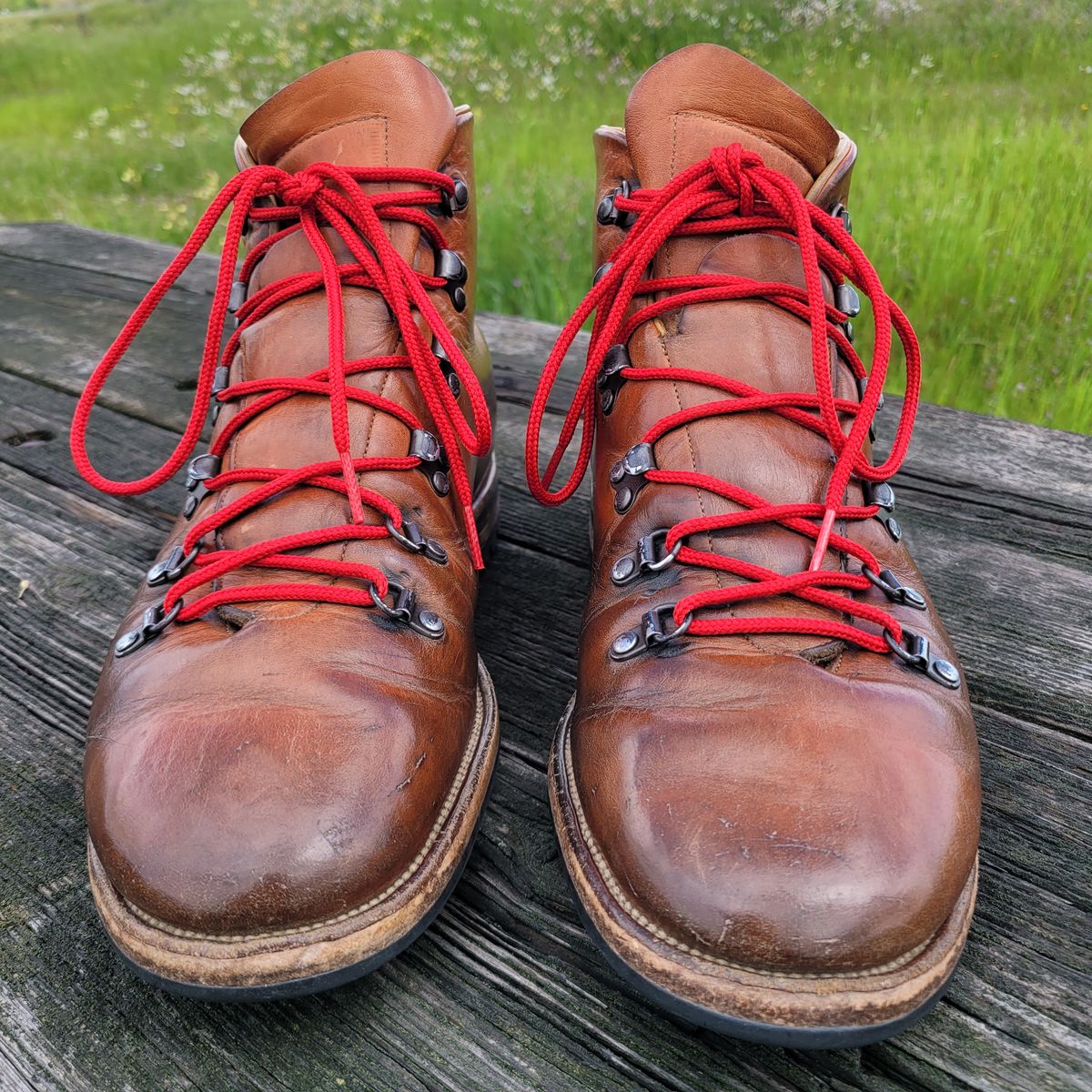 Photo by Das_Bones on April 6, 2024 of the Viberg Hiker in Horween Natural Dublin.