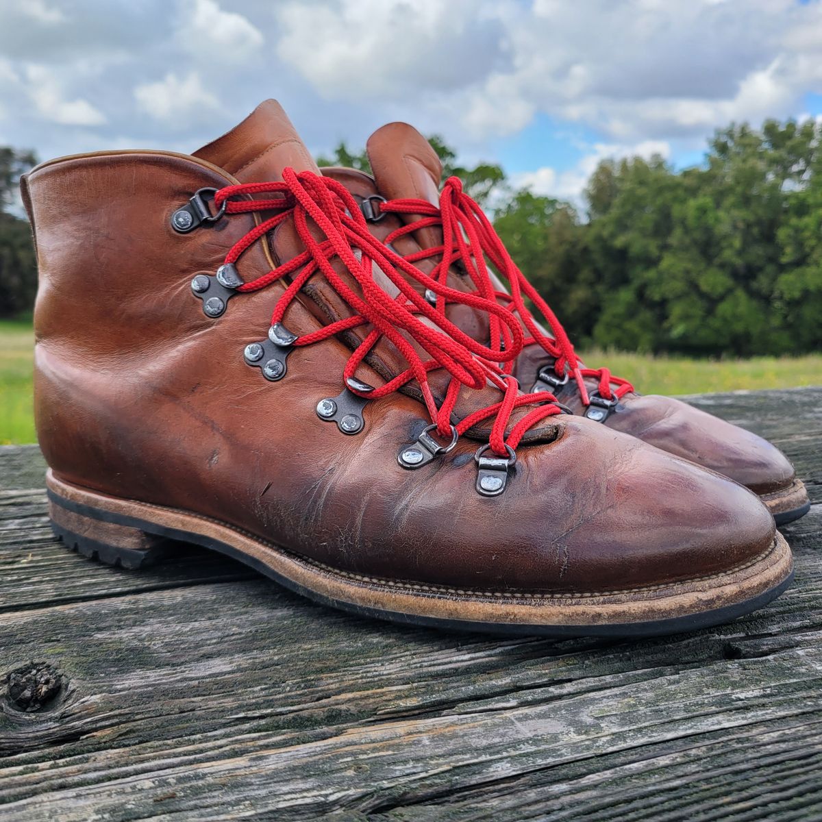 Photo by Das_Bones on April 6, 2024 of the Viberg Hiker in Horween Natural Dublin.