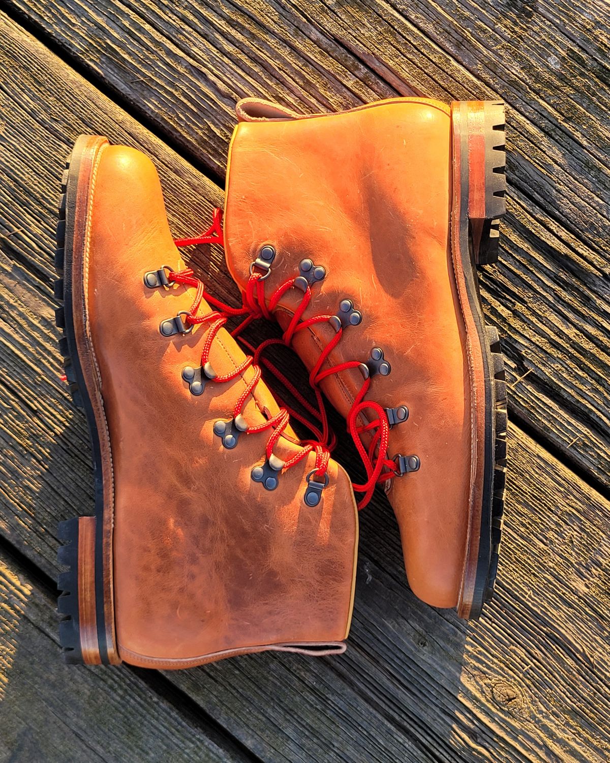 Photo by Das_Bones on November 2, 2023 of the Viberg Hiker in Horween Natural Dublin.