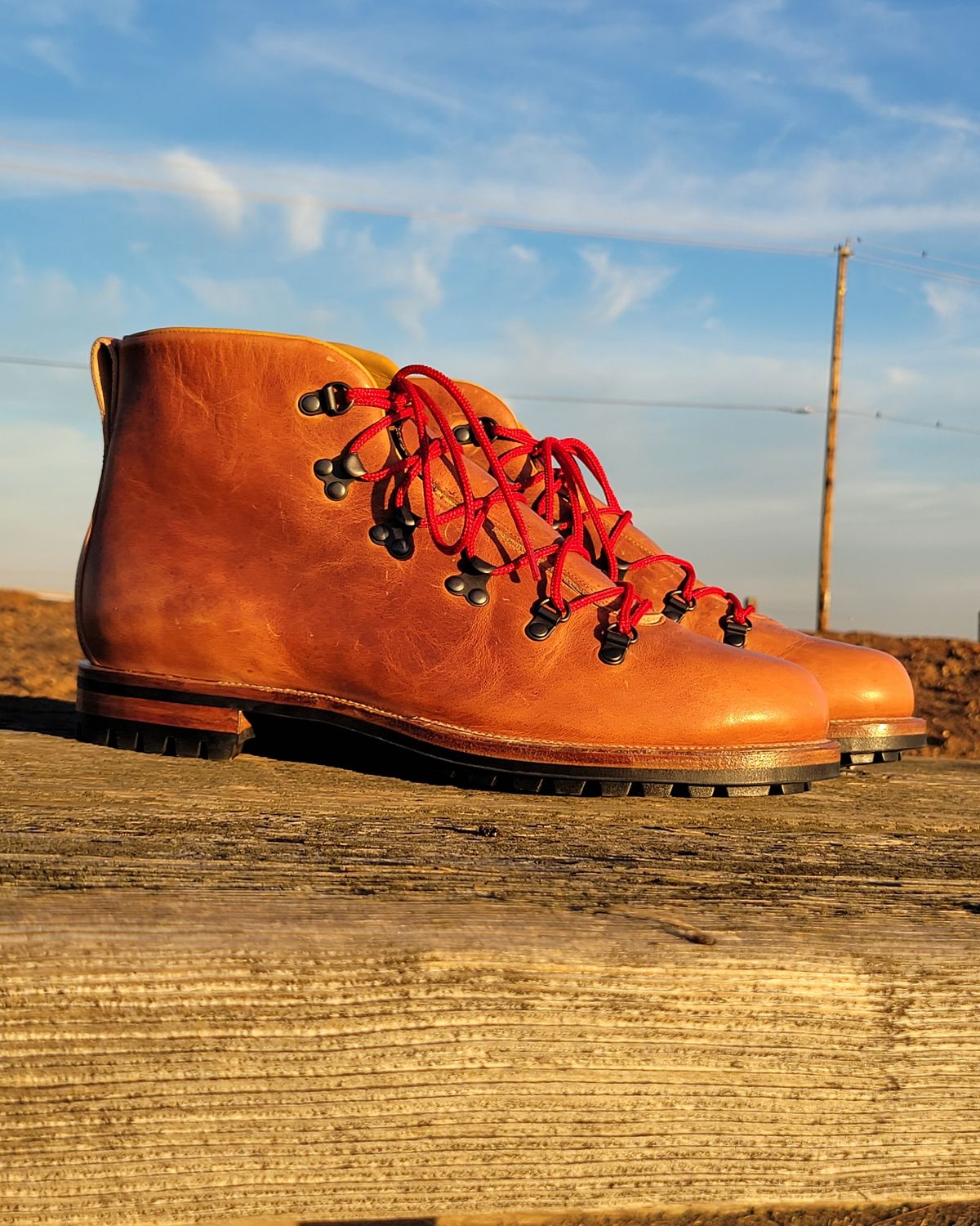 Photo by Das_Bones on November 2, 2023 of the Viberg Hiker in Horween Natural Dublin.