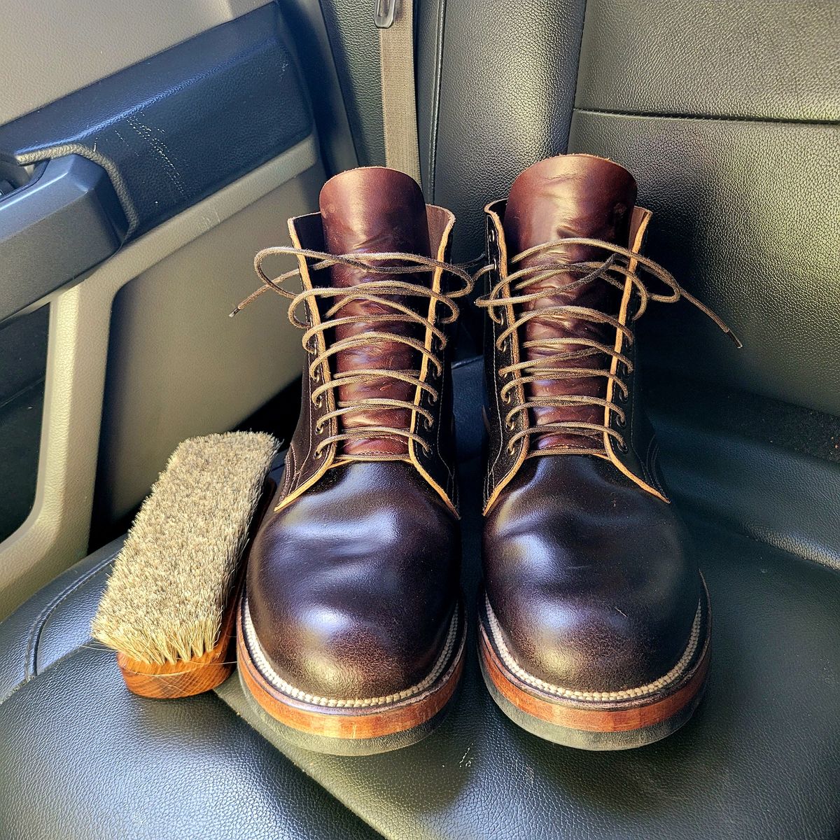 Photo by Das_Bones on April 9, 2024 of the Viberg Service Boot in Horween Brown Waxed Flesh.