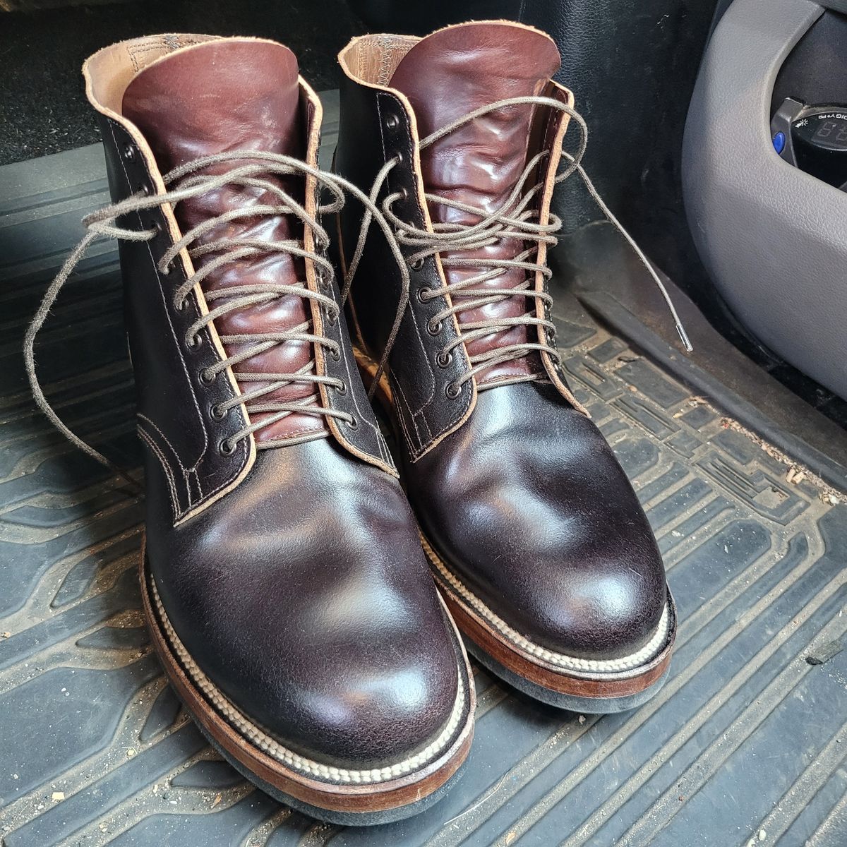 Photo by Das_Bones on April 10, 2024 of the Viberg Service Boot in Horween Brown Waxed Flesh.