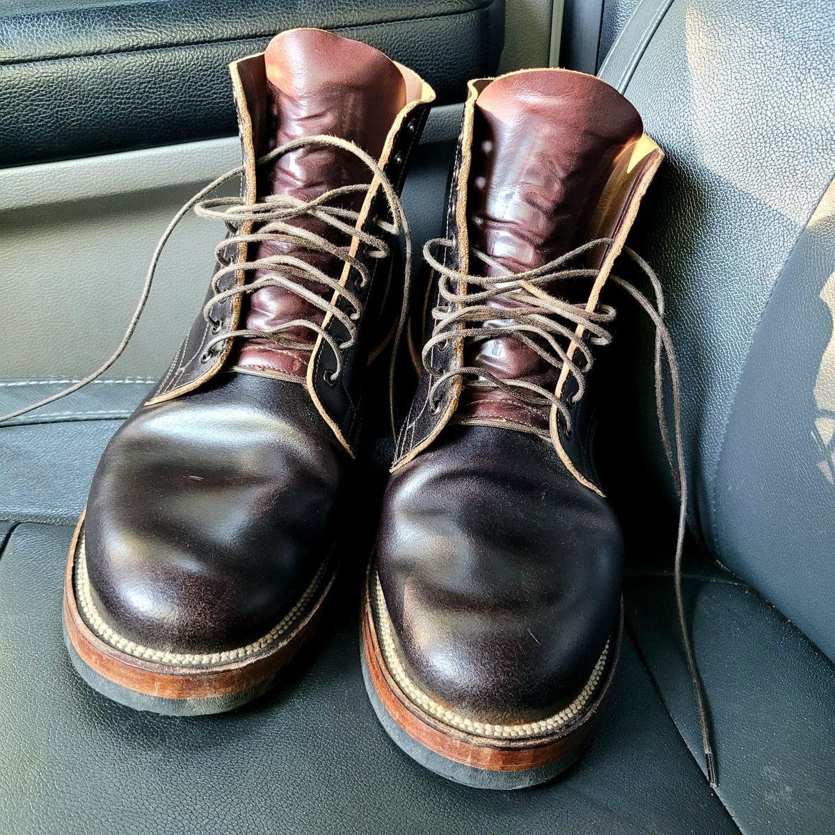 Photo by Das_Bones on April 12, 2024 of the Viberg Service Boot in Horween Brown Waxed Flesh.