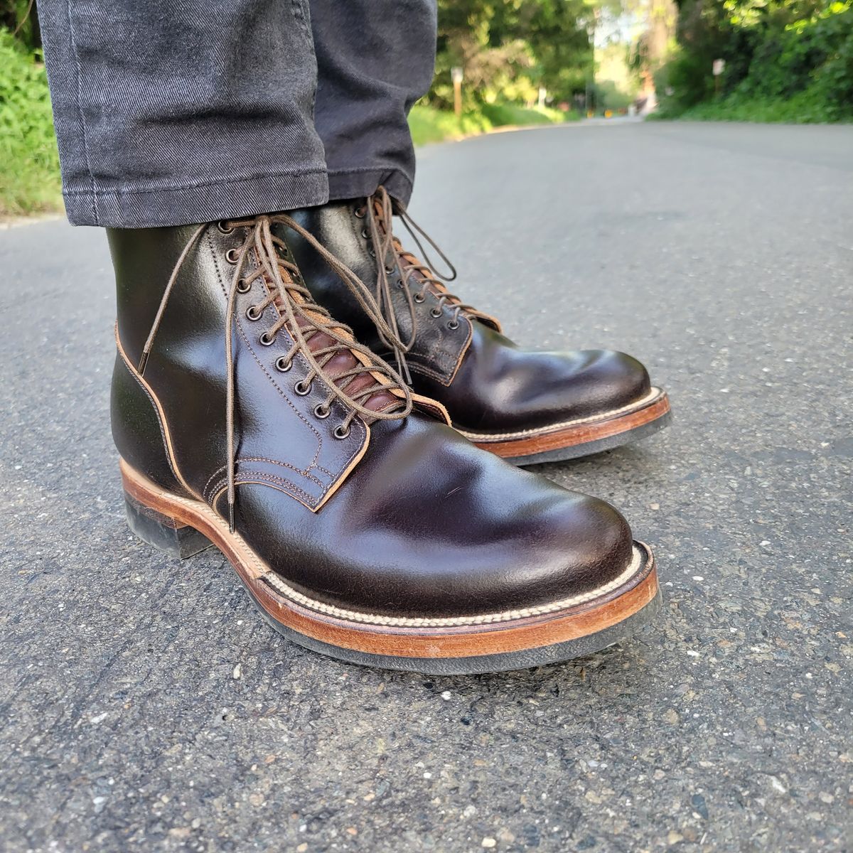 Photo by Das_Bones on April 13, 2024 of the Viberg Service Boot in Horween Brown Waxed Flesh.