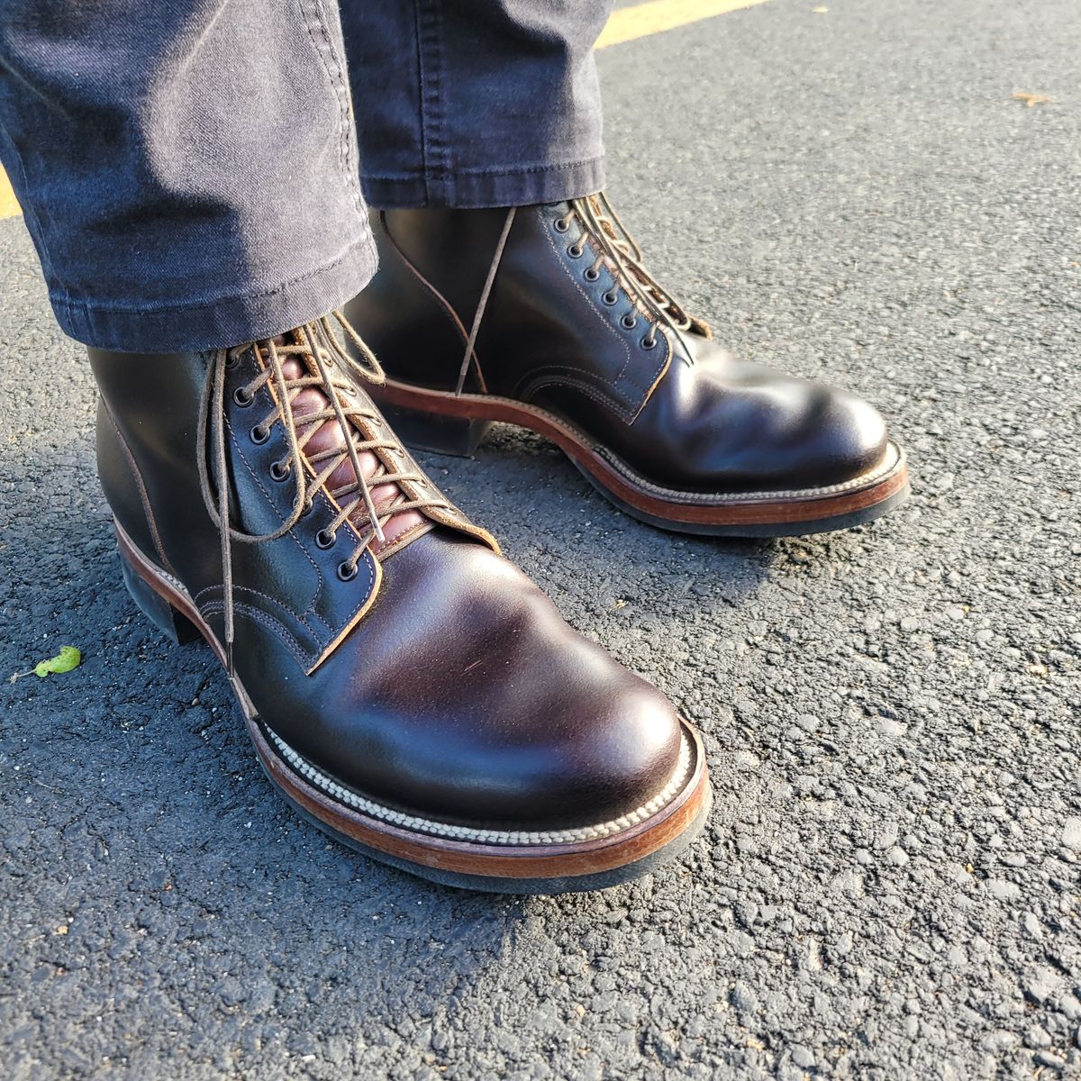 Photo by Das_Bones on April 13, 2024 of the Viberg Service Boot in Horween Brown Waxed Flesh.