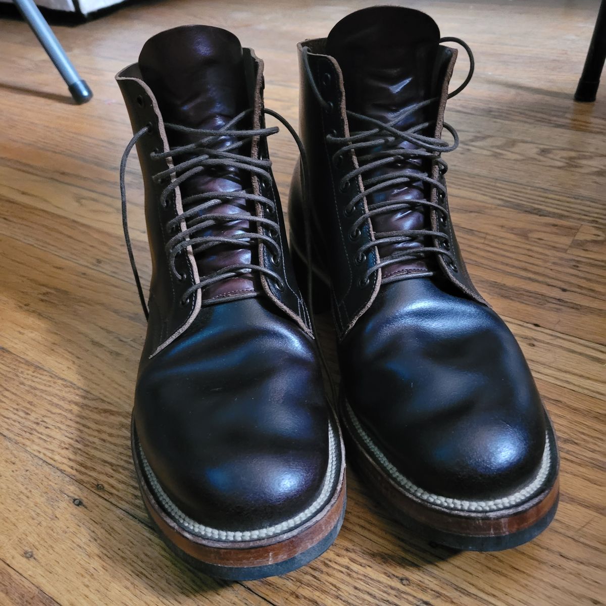 Photo by Das_Bones on April 14, 2024 of the Viberg Service Boot in Horween Brown Waxed Flesh.