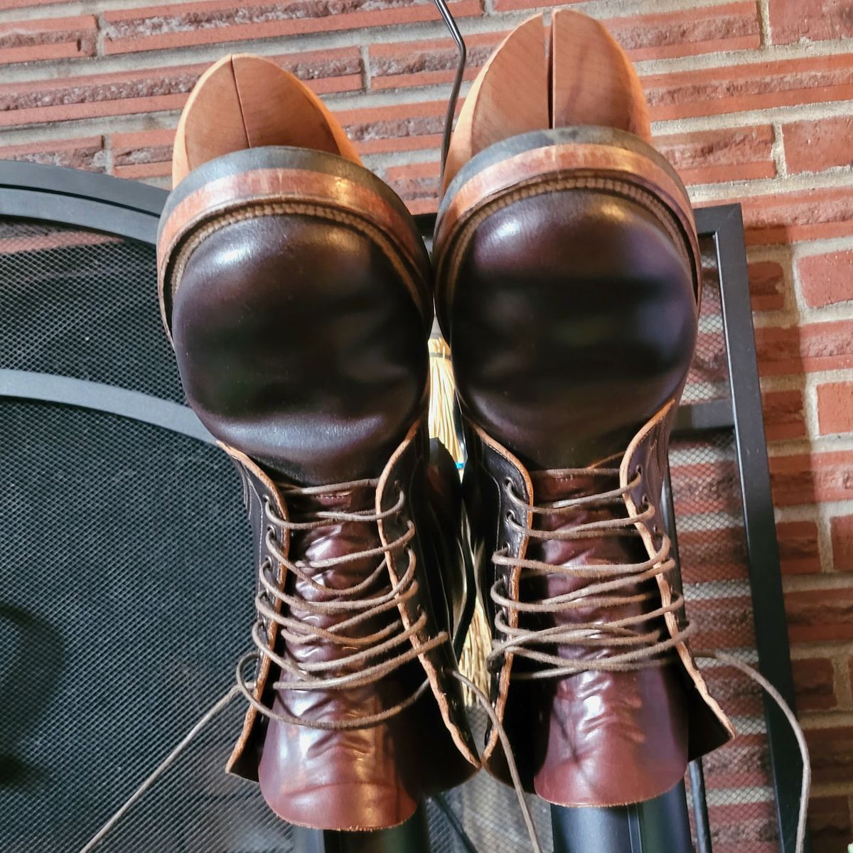 Photo by Das_Bones on April 14, 2024 of the Viberg Service Boot in Horween Brown Waxed Flesh.