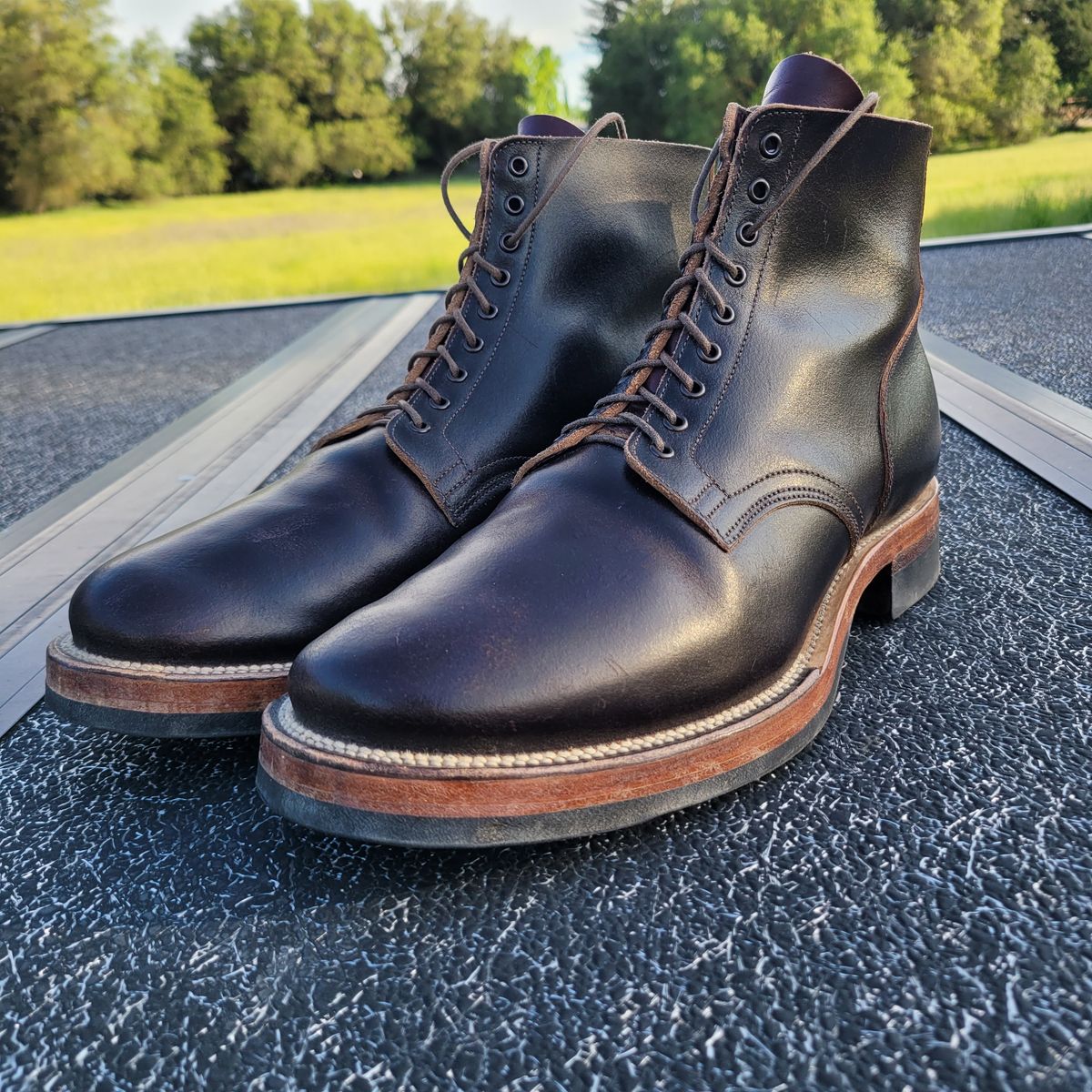 Photo by Das_Bones on April 19, 2024 of the Viberg Service Boot in Horween Brown Waxed Flesh.