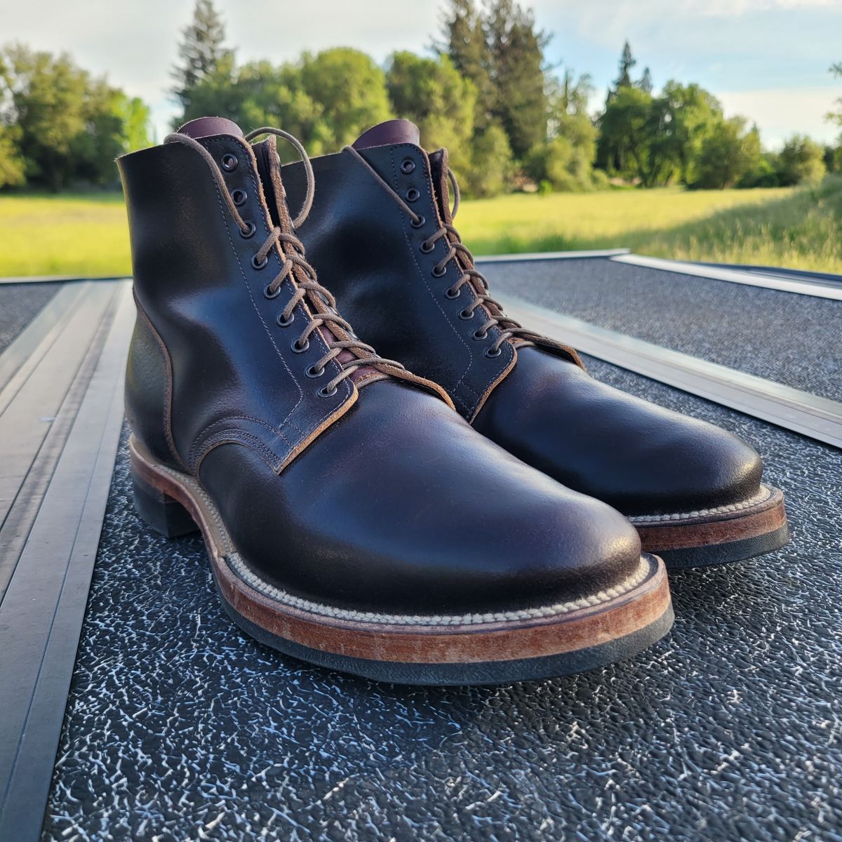 Photo by Das_Bones on April 19, 2024 of the Viberg Service Boot in Horween Brown Waxed Flesh.