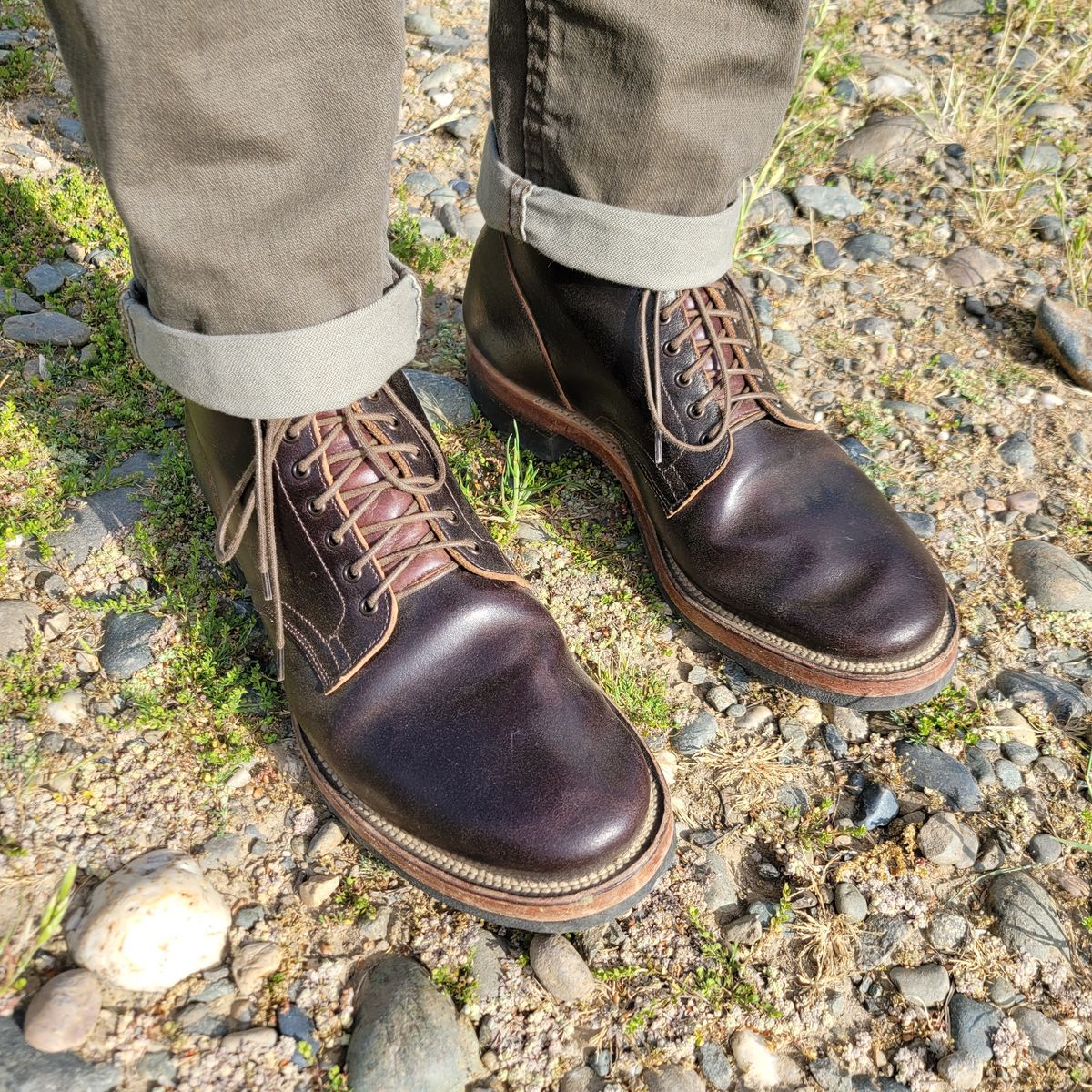 Photo by Das_Bones on April 23, 2024 of the Viberg Service Boot in Horween Brown Waxed Flesh.