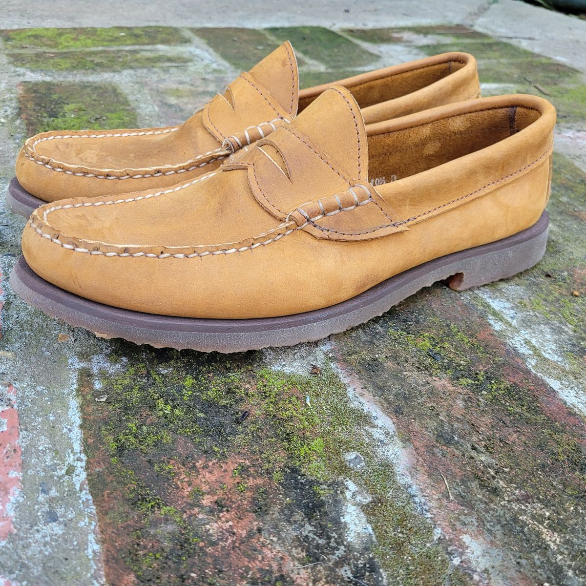 Photo by Das_Bones on April 18, 2024 of the Russell Moccasin Co. Penny Loafer in Pecos Gaucho Chamois.