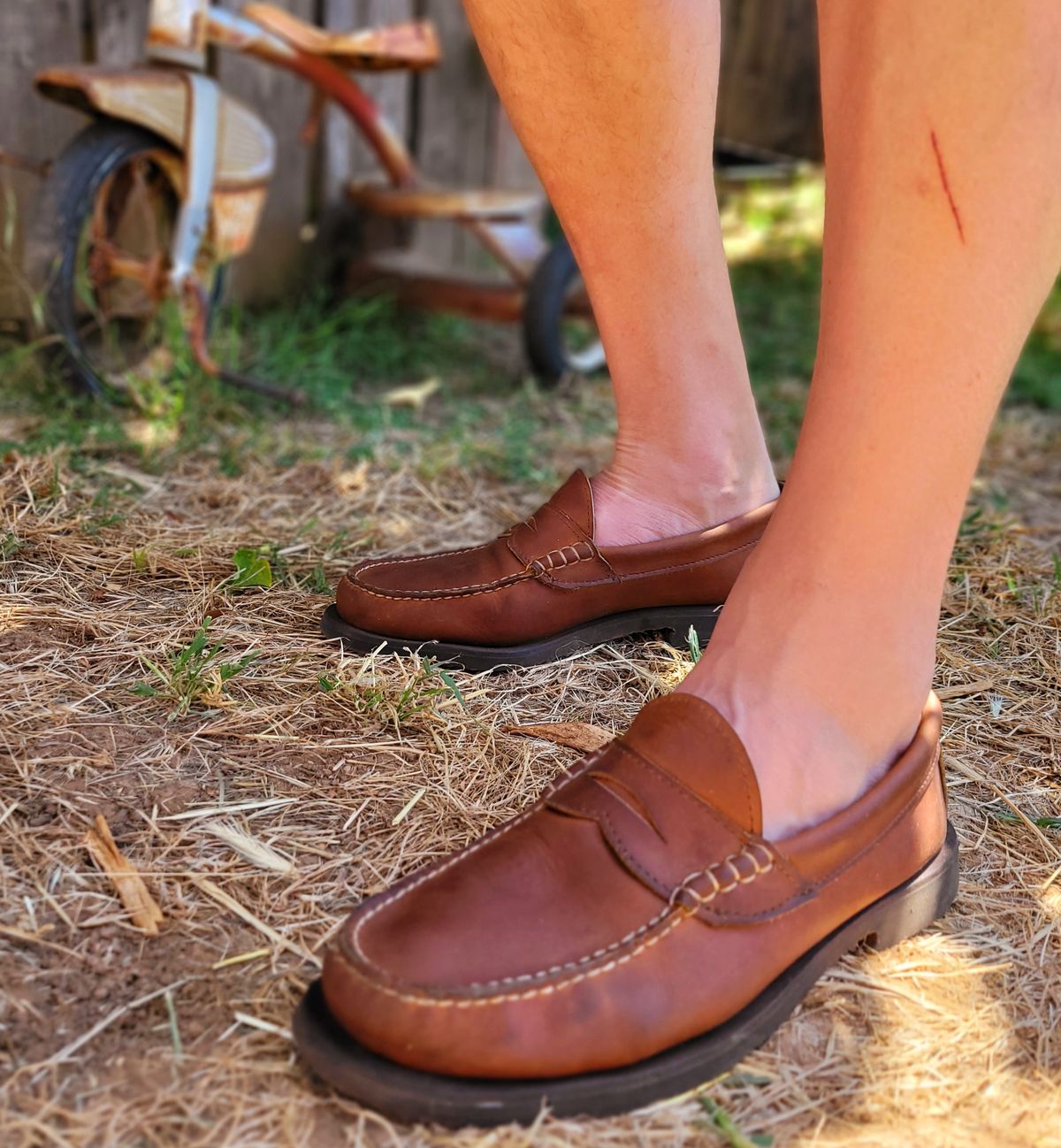 Photo by Das_Bones on May 26, 2024 of the Russell Moccasin Co. Penny Loafer in Pecos Gaucho Chamois.