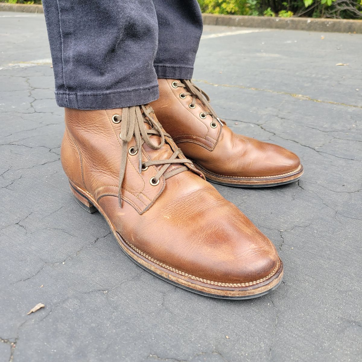 Photo by Das_Bones on March 11, 2024 of the Viberg Service Boot in Horween Natural Chromexcel.