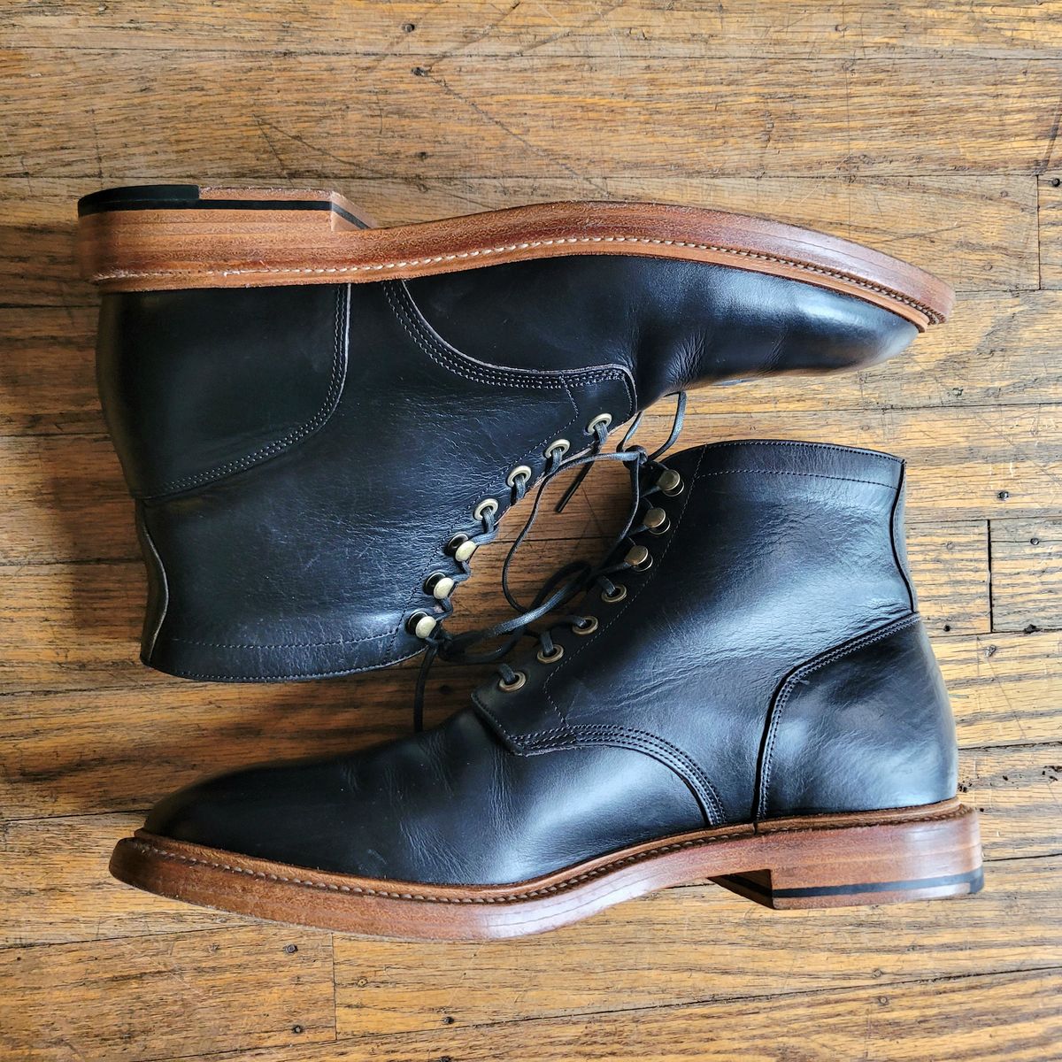 Photo by Das_Bones on June 9, 2023 of the Grant Stone Diesel Boot in Horween Black Chromexcel.