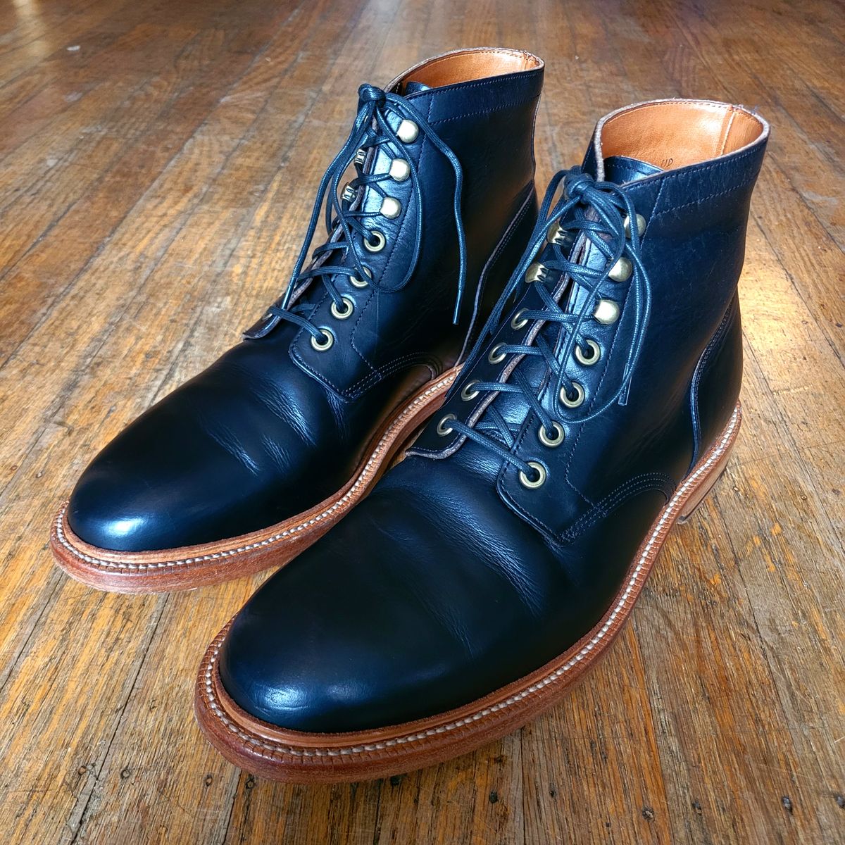 Photo by Das_Bones on December 31, 2023 of the Grant Stone Diesel Boot in Horween Black Chromexcel.