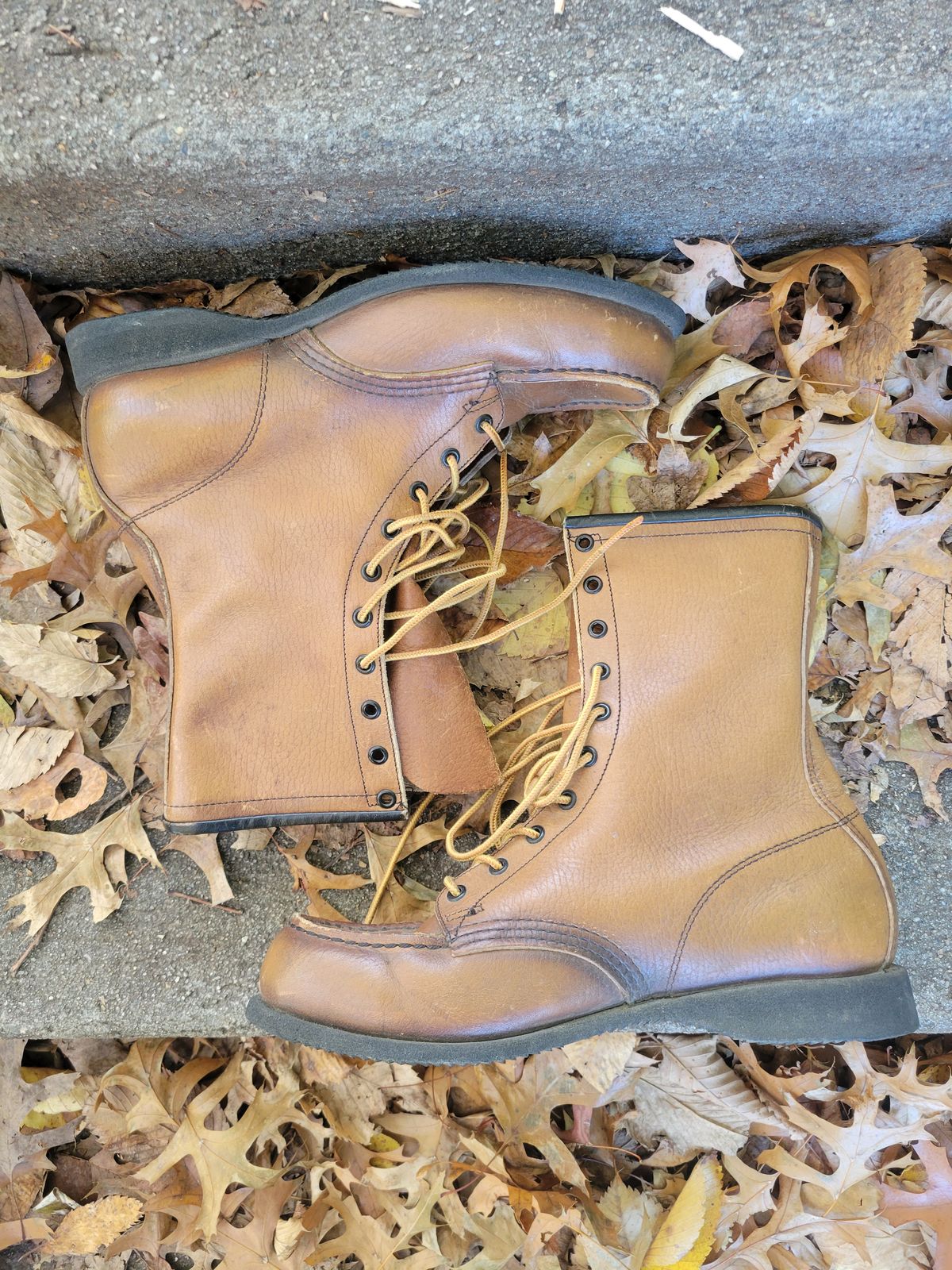 Photo by Beauchamp.19 on November 5, 2022 of the Red Wing Unlisted Model in Unknown Leather.