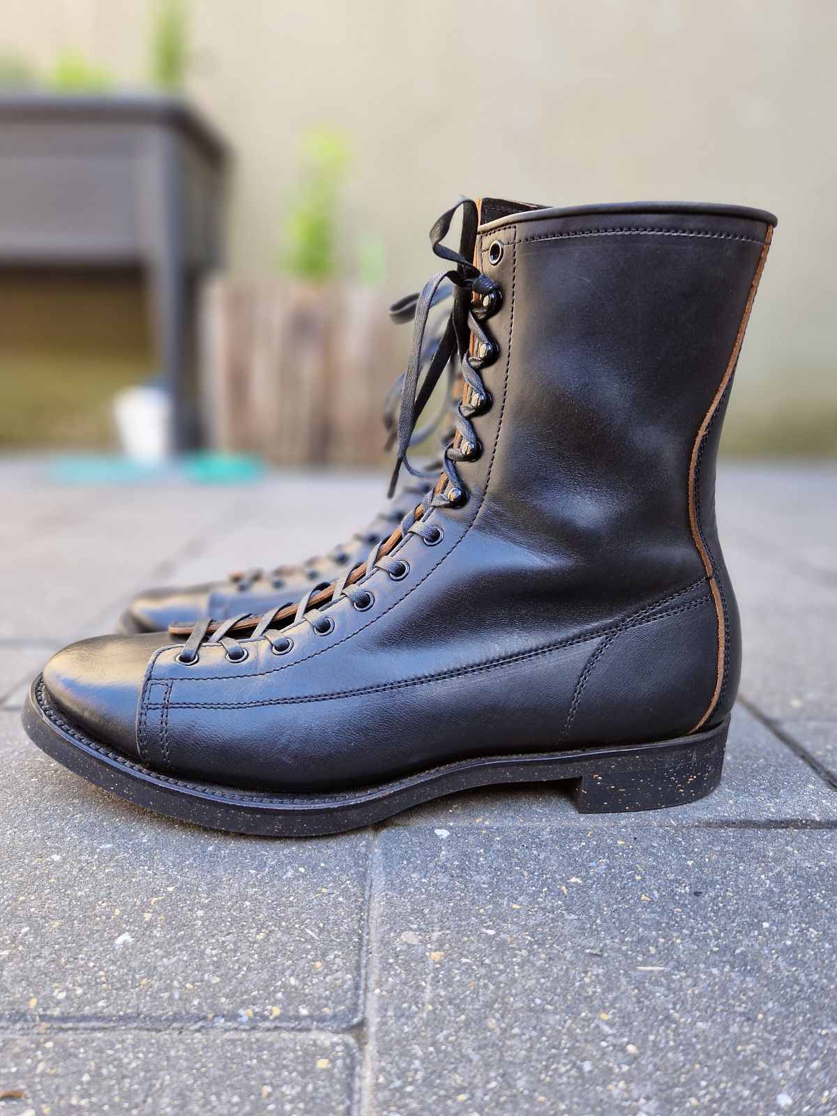 Photo by Chris007 on October 2, 2022 of the Clinch Gary Boots in Black-Overdyed Horsebutt.