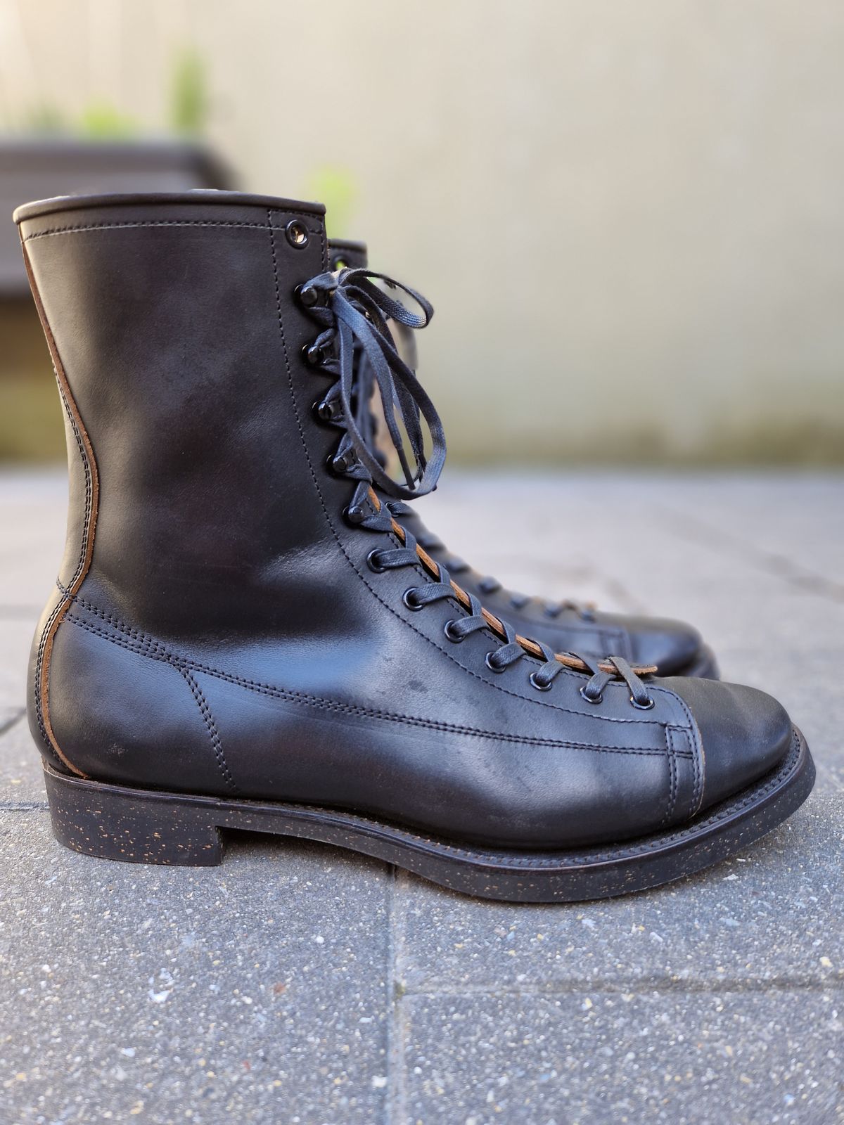 Photo by Chris007 on October 2, 2022 of the Clinch Gary Boots in Black-Overdyed Horsebutt.