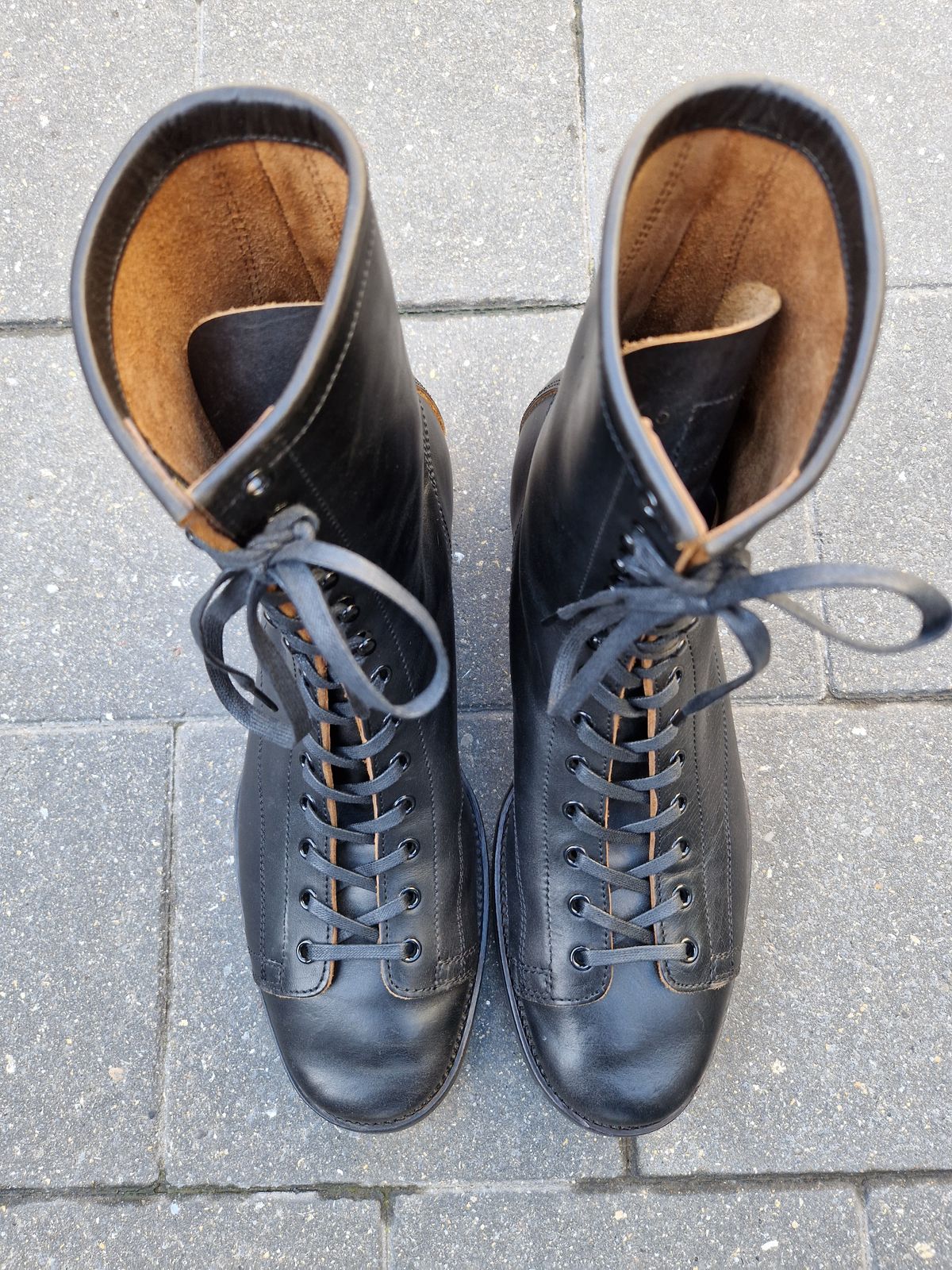 Photo by Chris007 on October 2, 2022 of the Clinch Gary Boots in Black-Overdyed Horsebutt.
