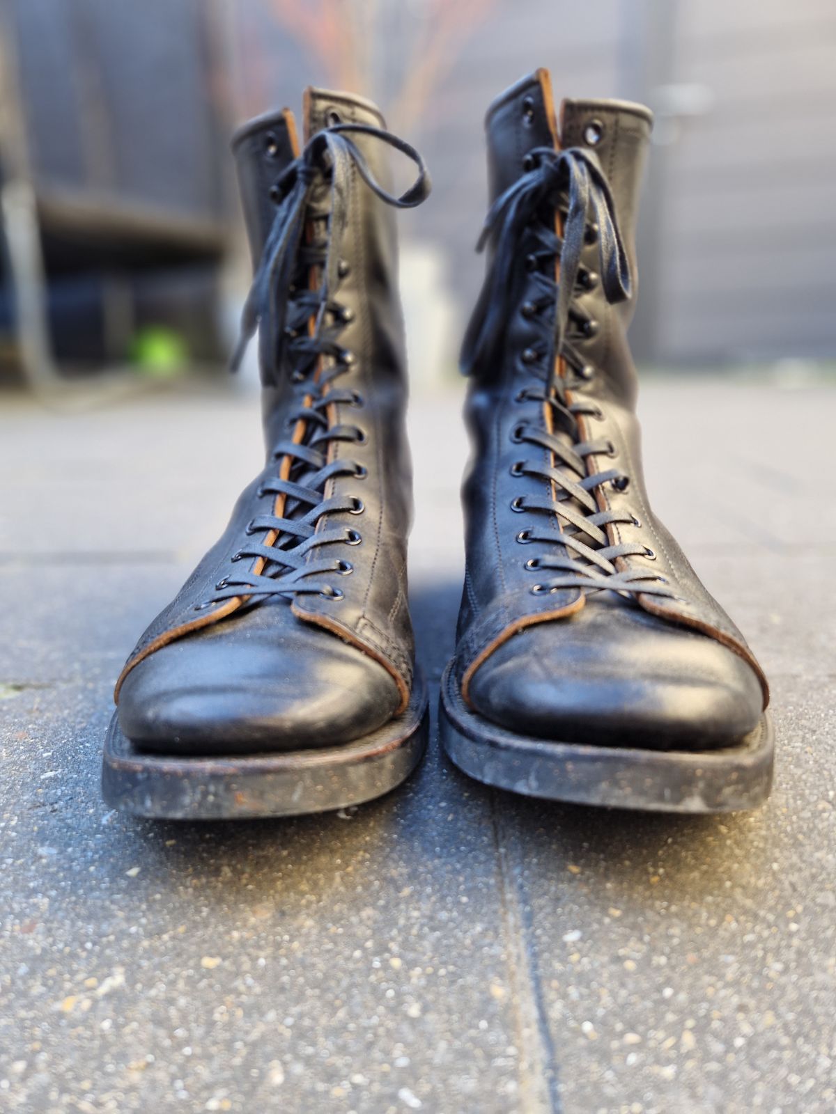 Photo by Chris007 on November 3, 2022 of the Clinch Gary Boots in Black-Overdyed Horsebutt.