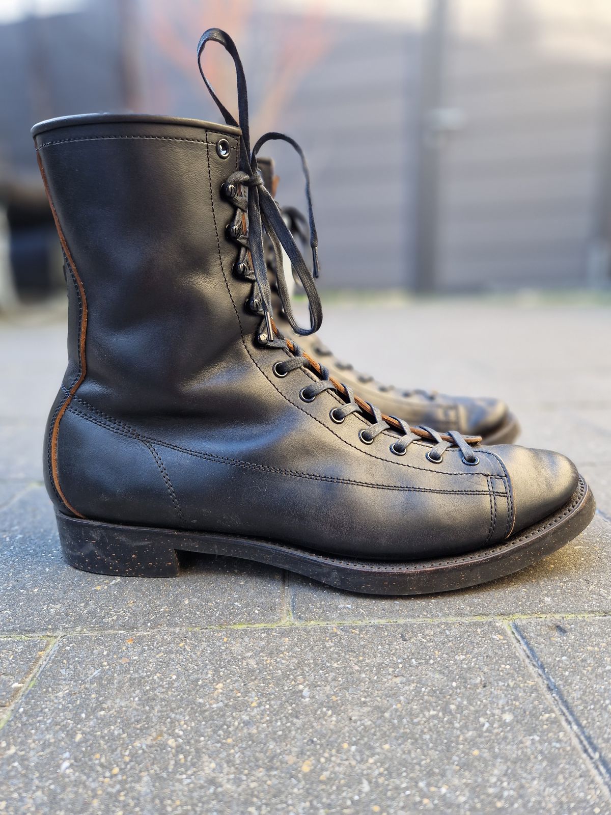 Photo by Chris007 on November 3, 2022 of the Clinch Gary Boots in Black-Overdyed Horsebutt.
