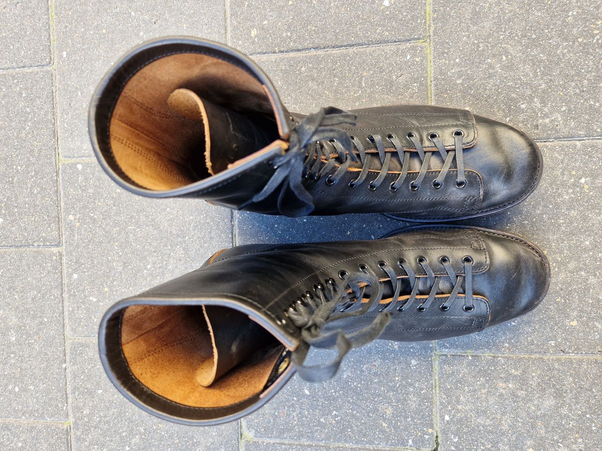 Photo by Chris007 on November 3, 2022 of the Clinch Gary Boots in Black-Overdyed Horsebutt.