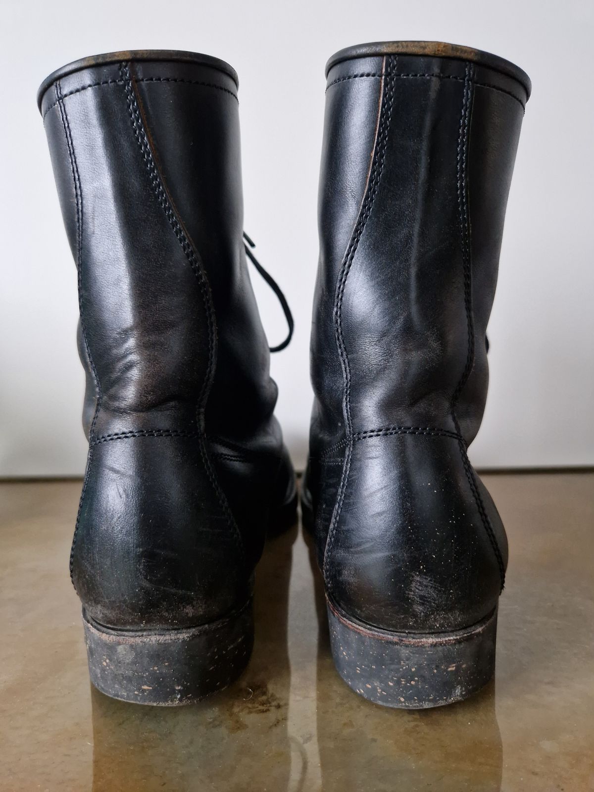 Photo by Chris007 on February 5, 2023 of the Clinch Gary Boots in Black-Overdyed Horsebutt.